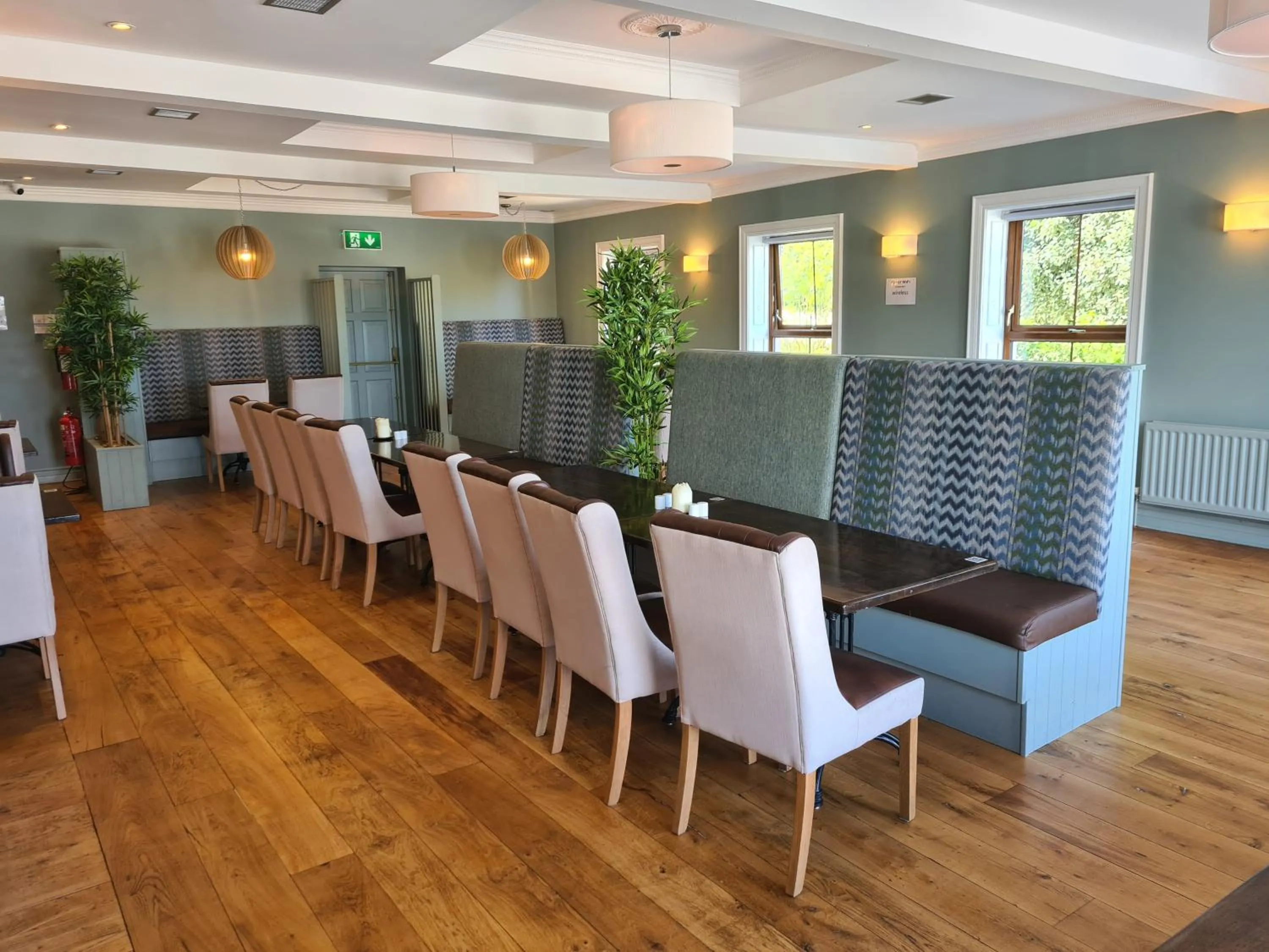 Restaurant/places to eat in Caisleain Oir Hotel