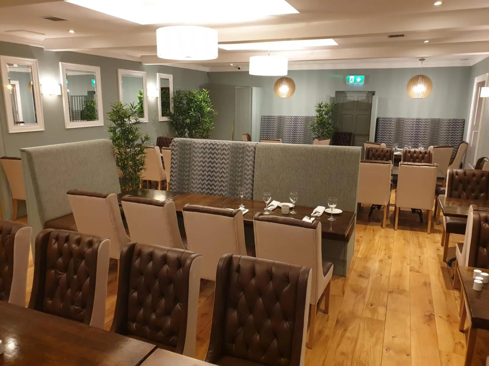 Restaurant/places to eat in Caisleain Oir Hotel