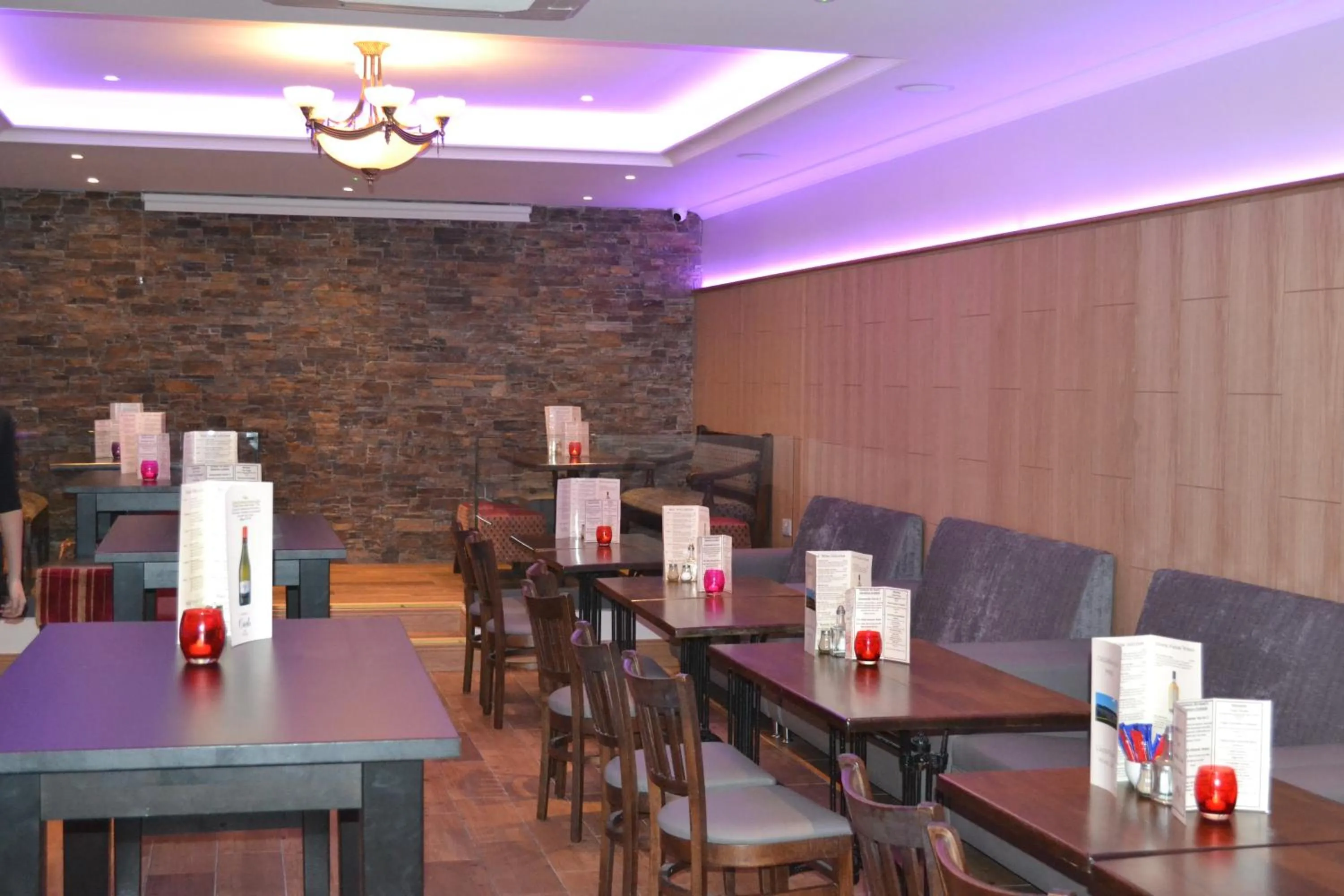 Restaurant/places to eat in Caisleain Oir Hotel