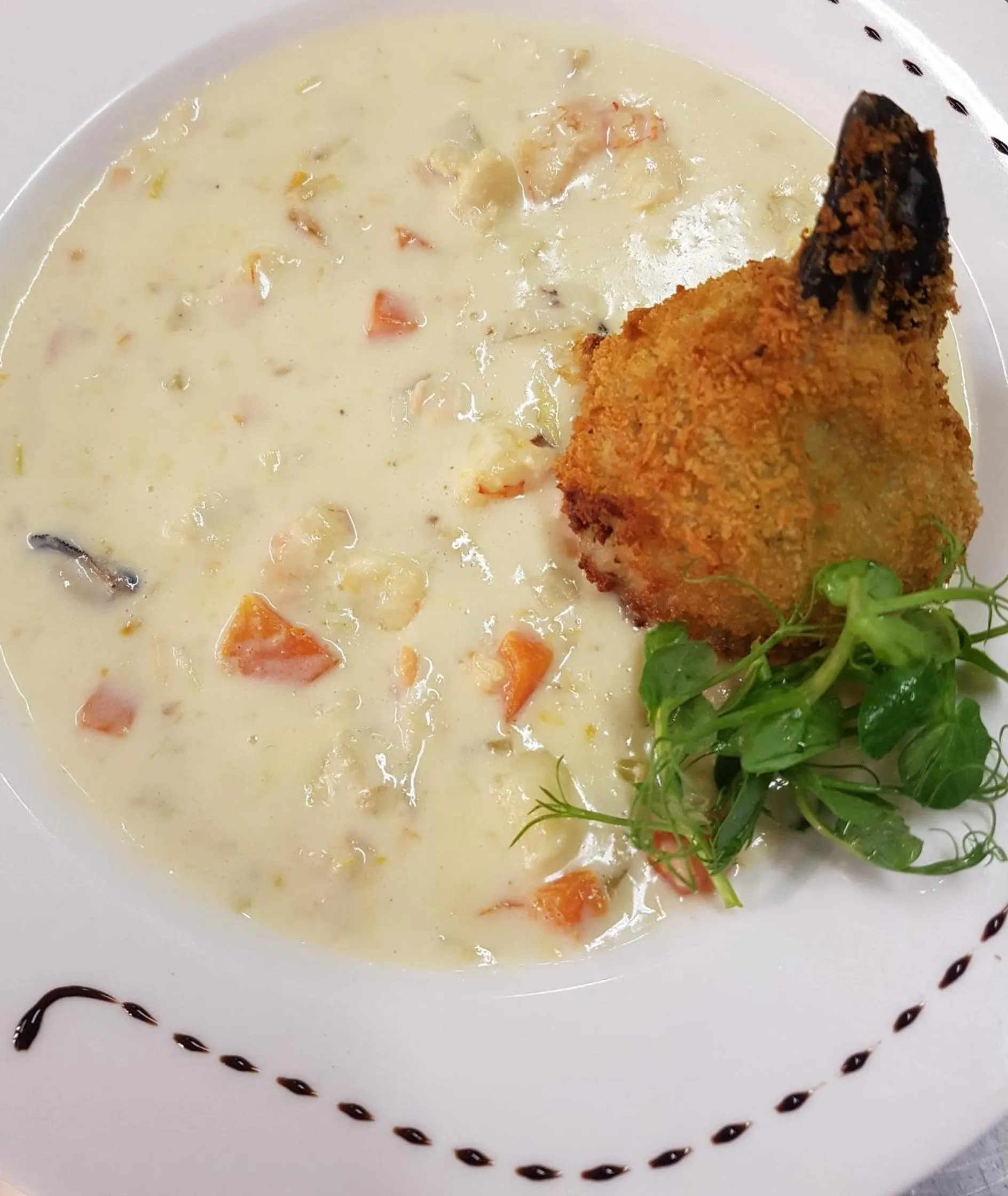 Restaurant/places to eat in Caisleain Oir Hotel