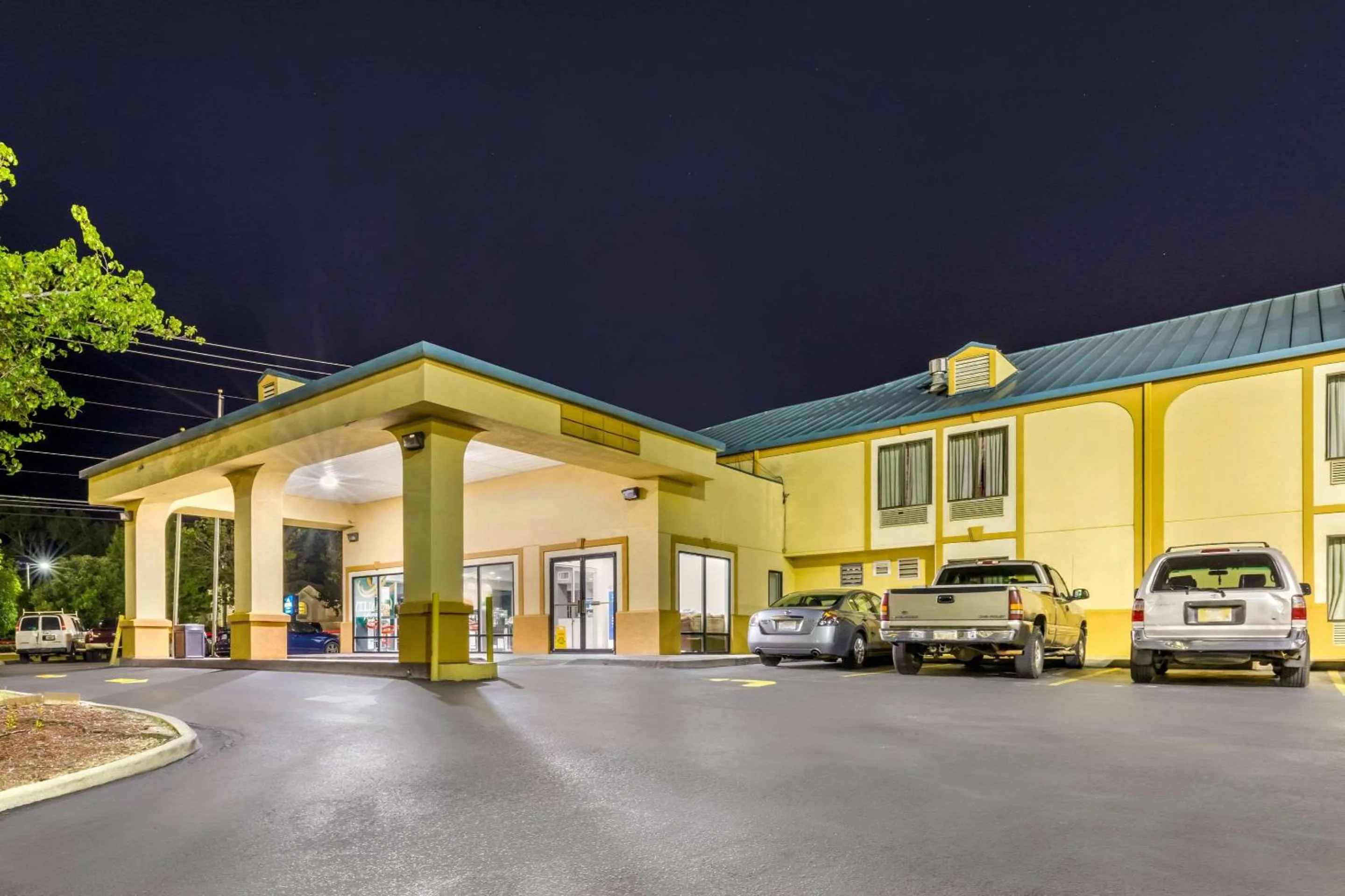 Property building in Quality Inn Auburn Campus Area I-85