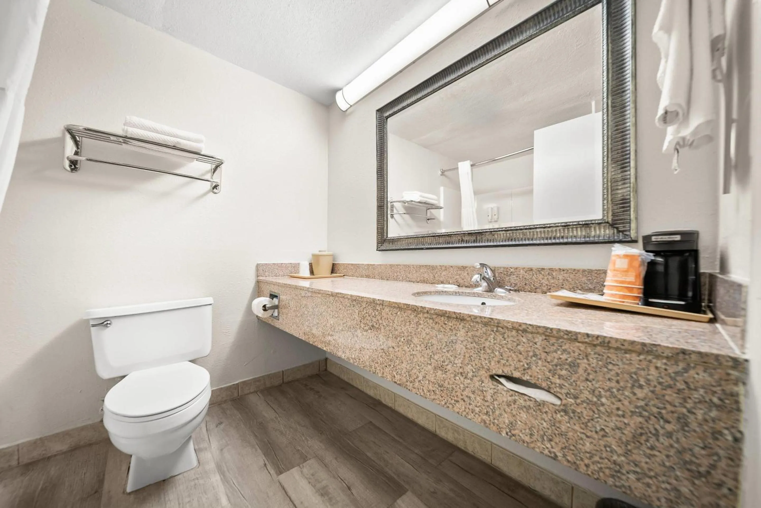 Bedroom in Quality Inn Auburn Campus Area I-85