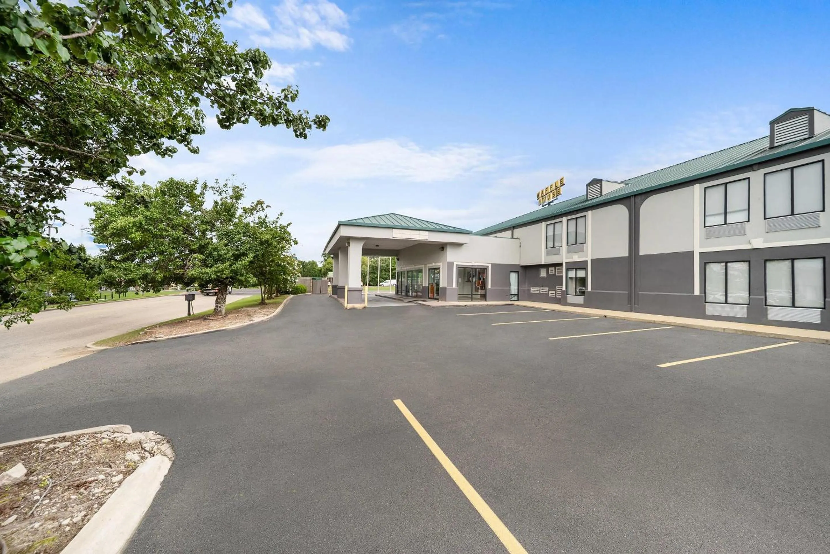 Property building in Quality Inn Auburn Campus Area I-85