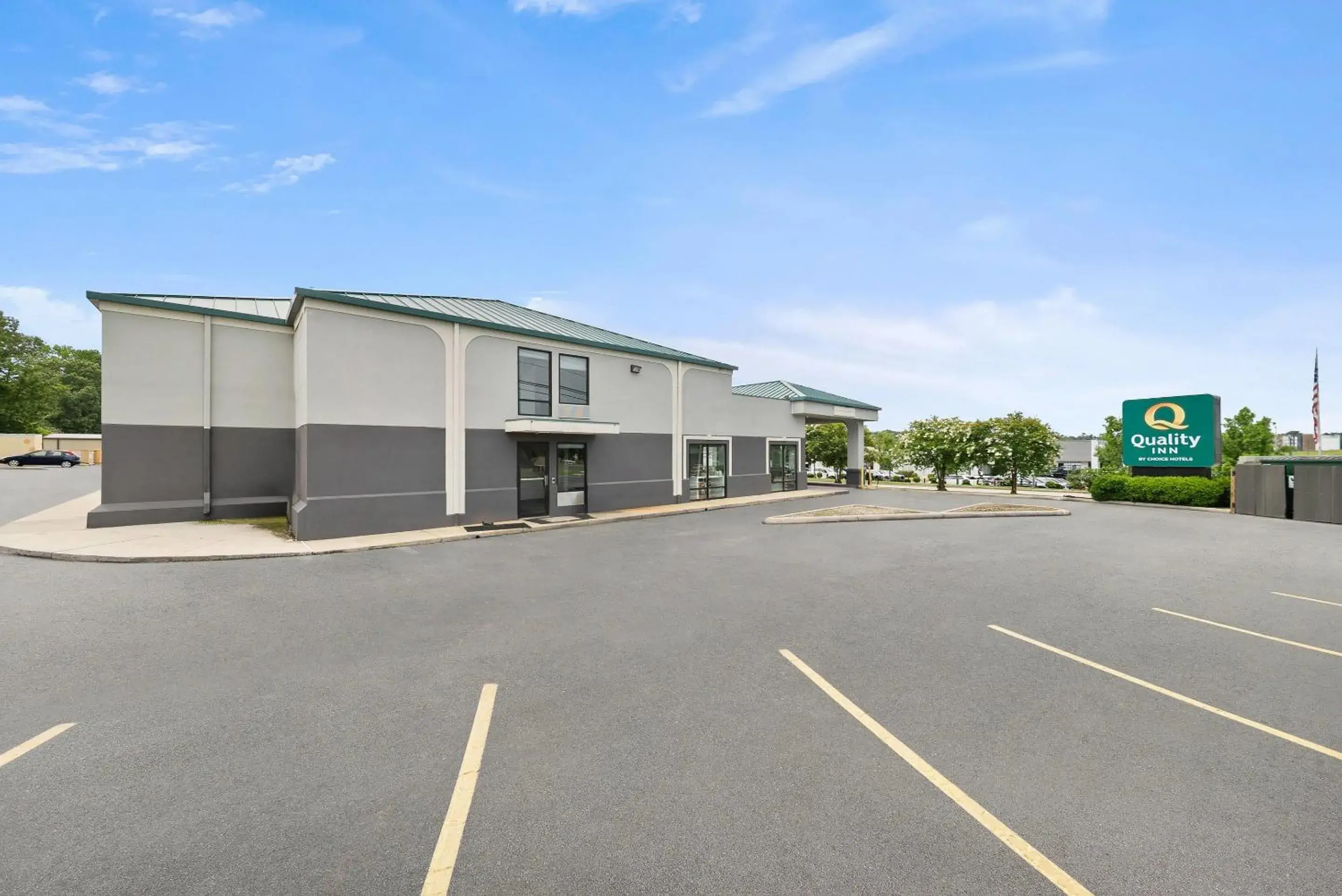 Property building in Quality Inn Auburn Campus Area I-85 Property building in Quality Inn Auburn Campus Area I-85