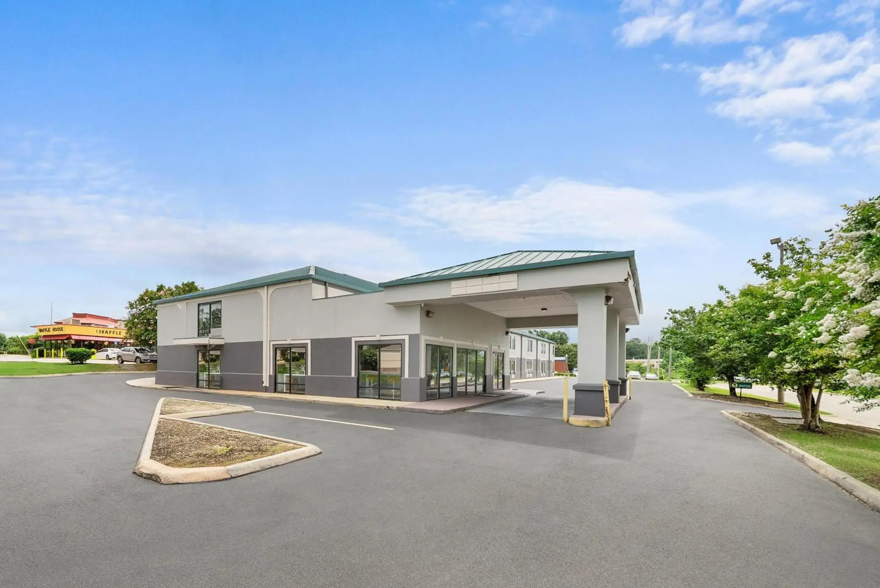 Property building in Quality Inn Auburn Campus Area I-85 Property building in Quality Inn Auburn Campus Area I-85