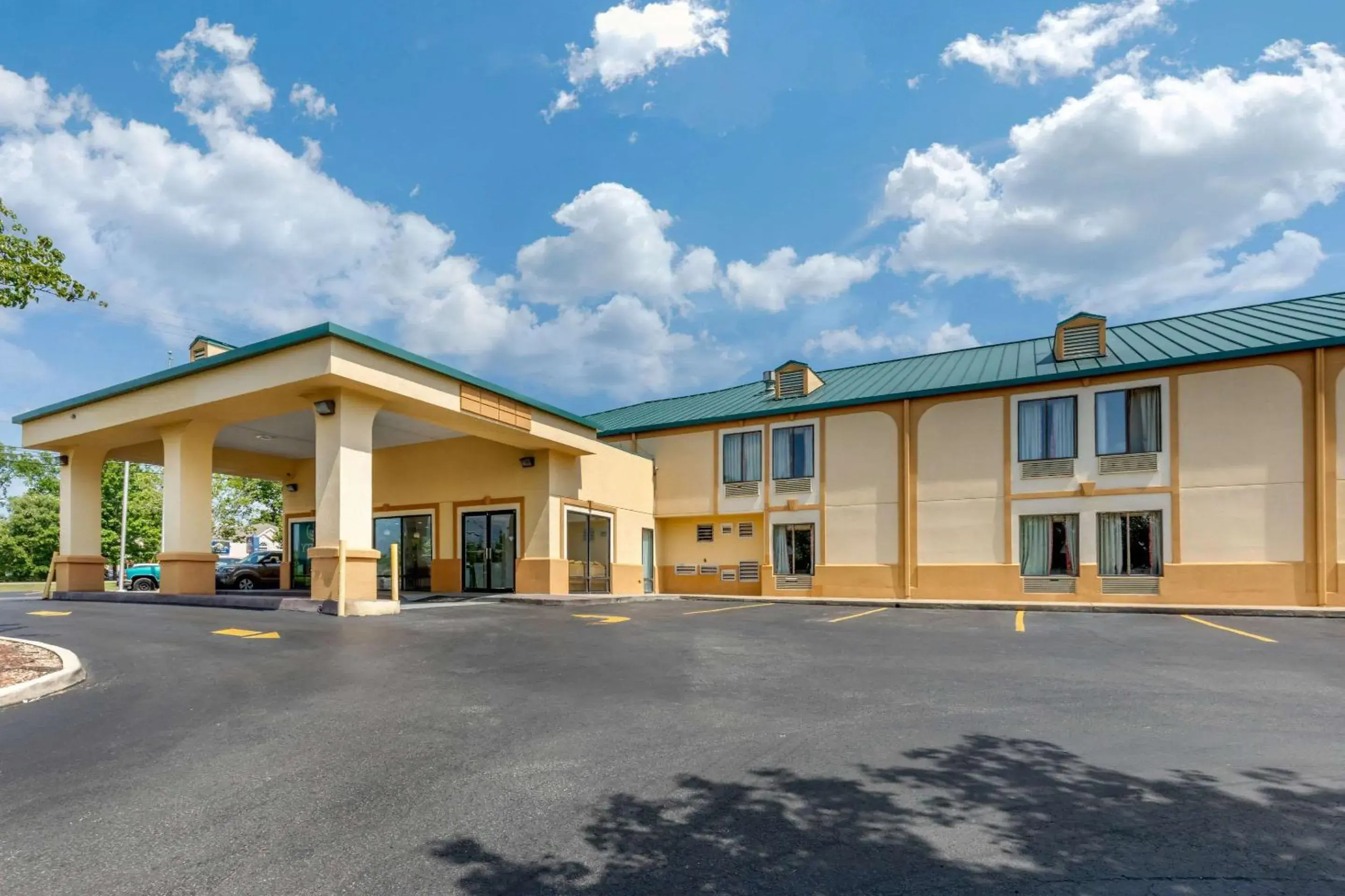 Property Building in Quality Inn Auburn Campus Area I-85