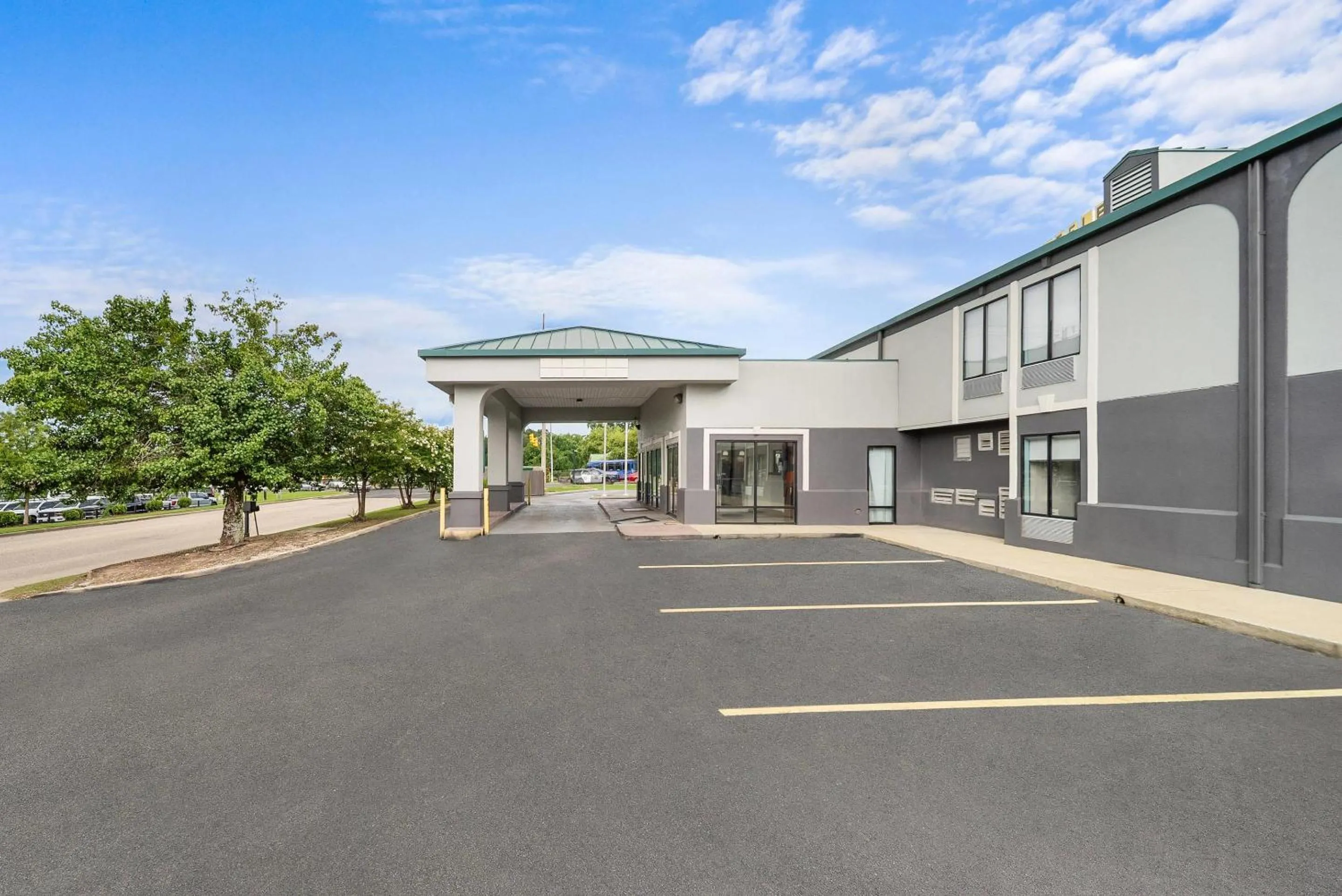 Property building in Quality Inn Auburn Campus Area I-85