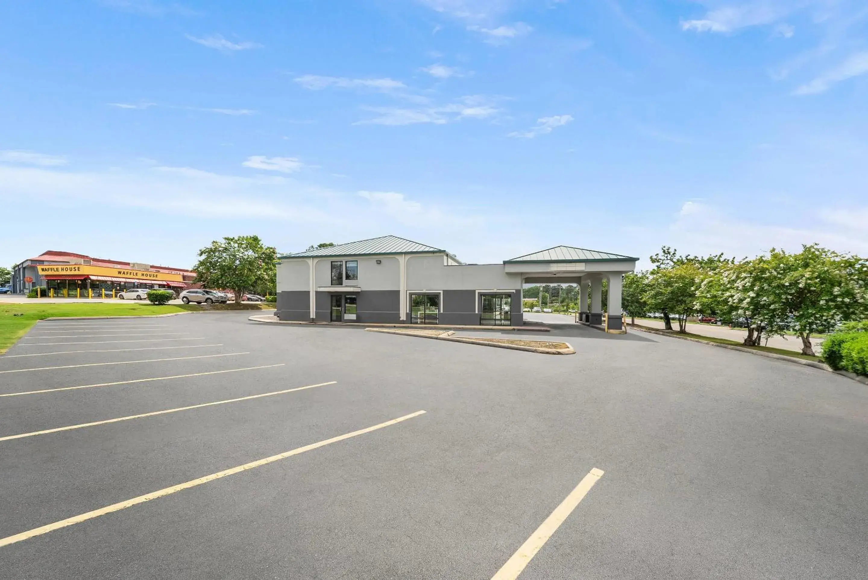 Property building in Quality Inn Auburn Campus Area I-85 Property building in Quality Inn Auburn Campus Area I-85