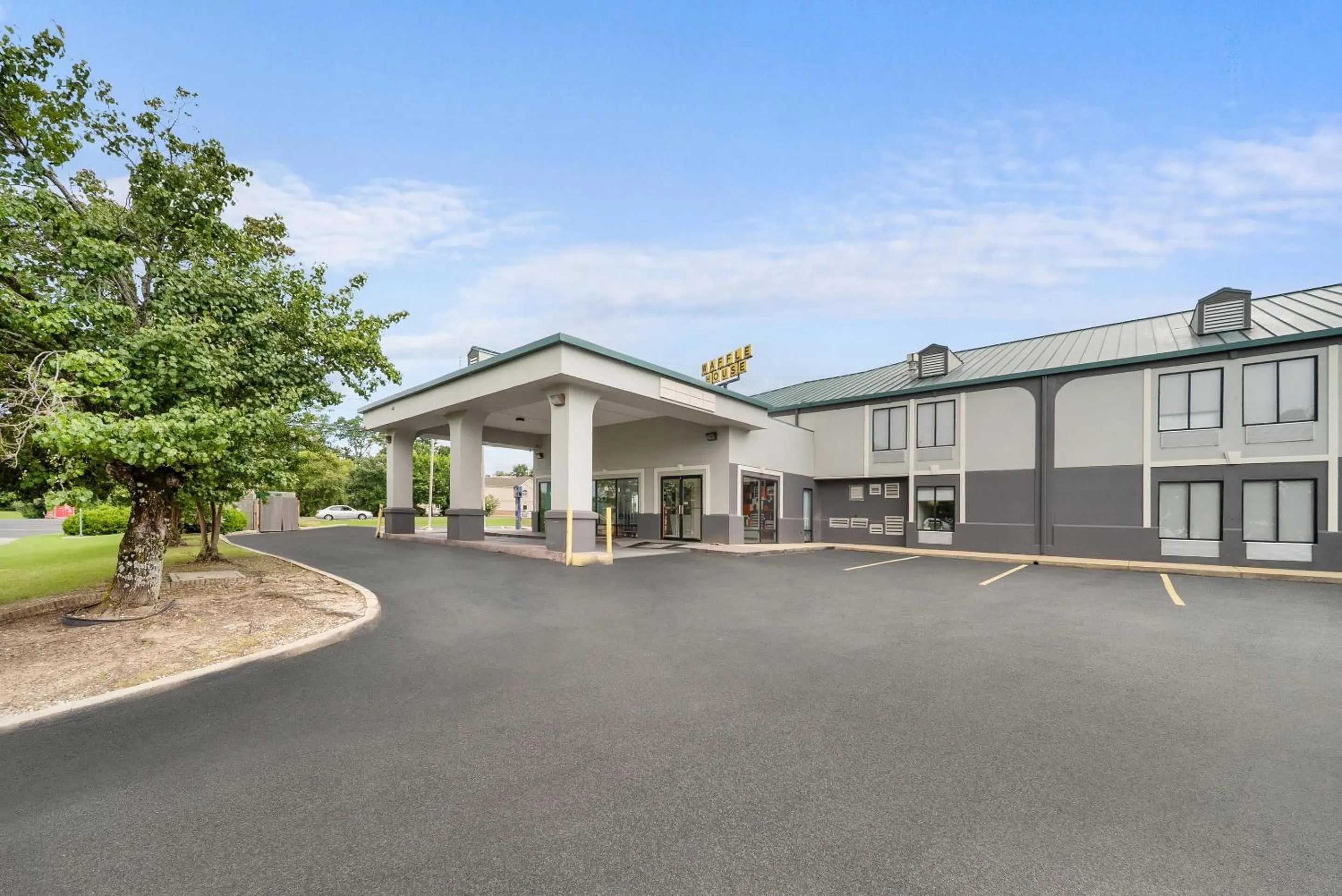 Property building in Quality Inn Auburn Campus Area I-85