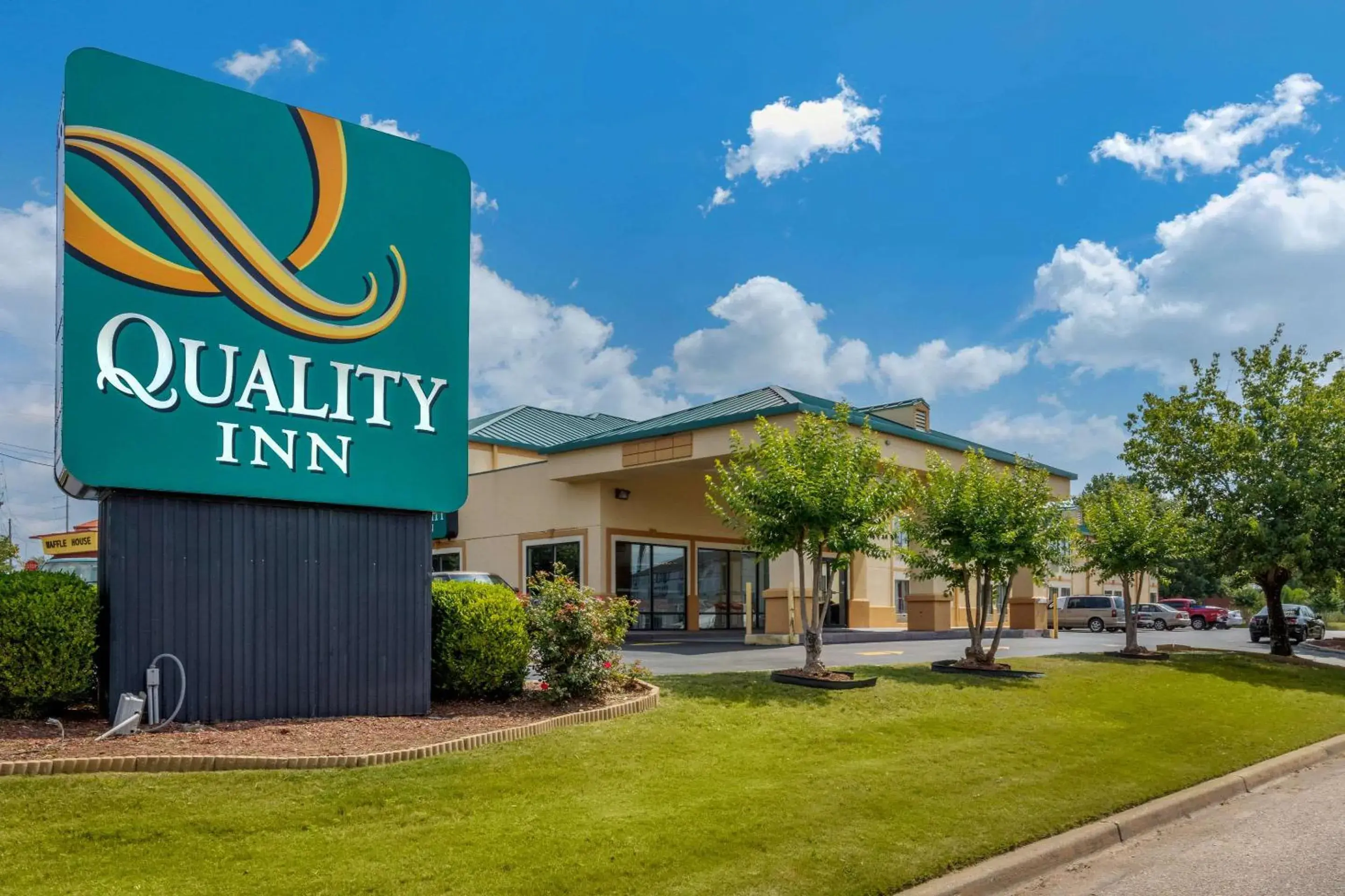 Property building in Quality Inn Auburn Campus Area I-85