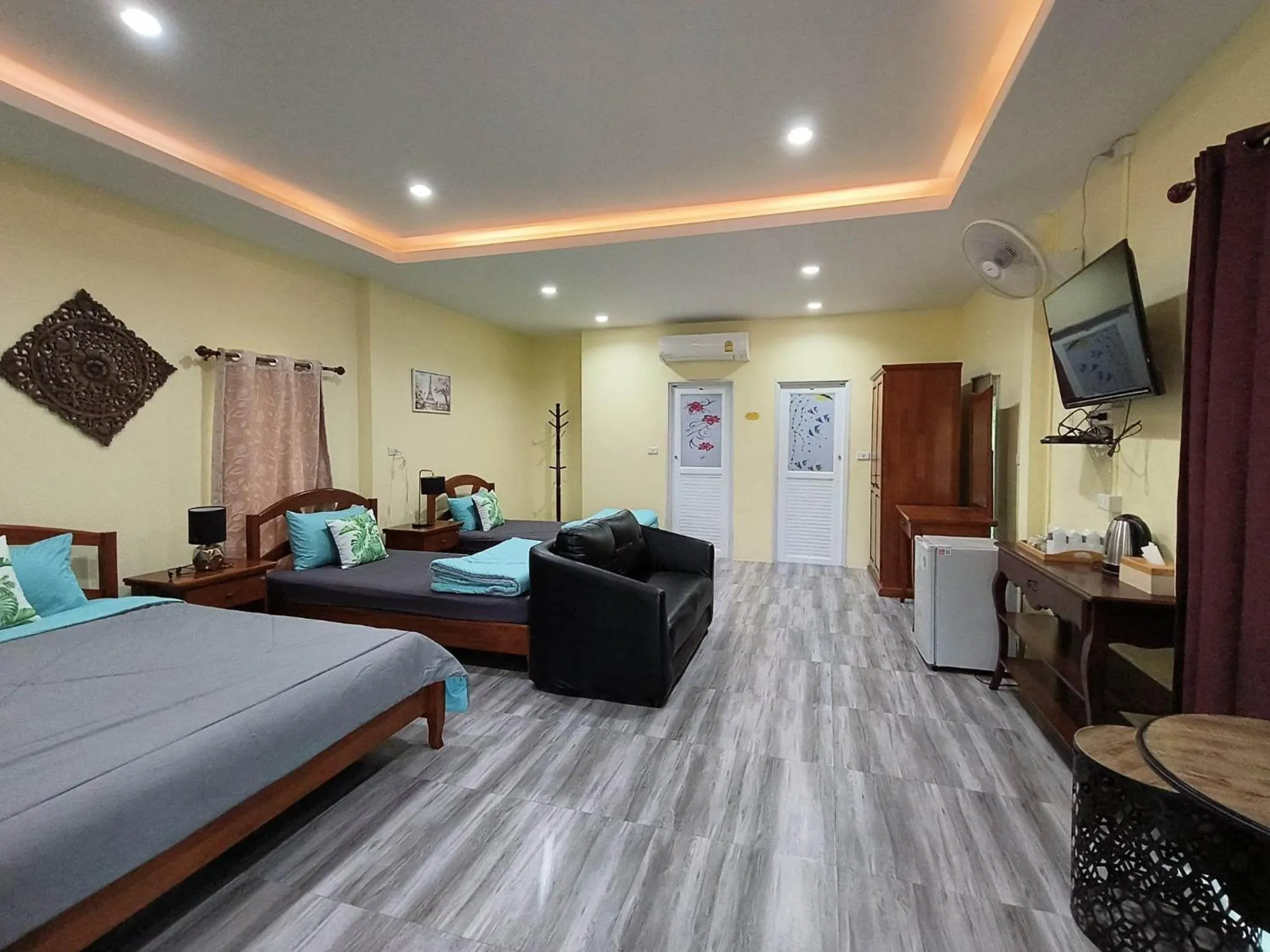 Bed in Sunrise Beach Kohyao Resort