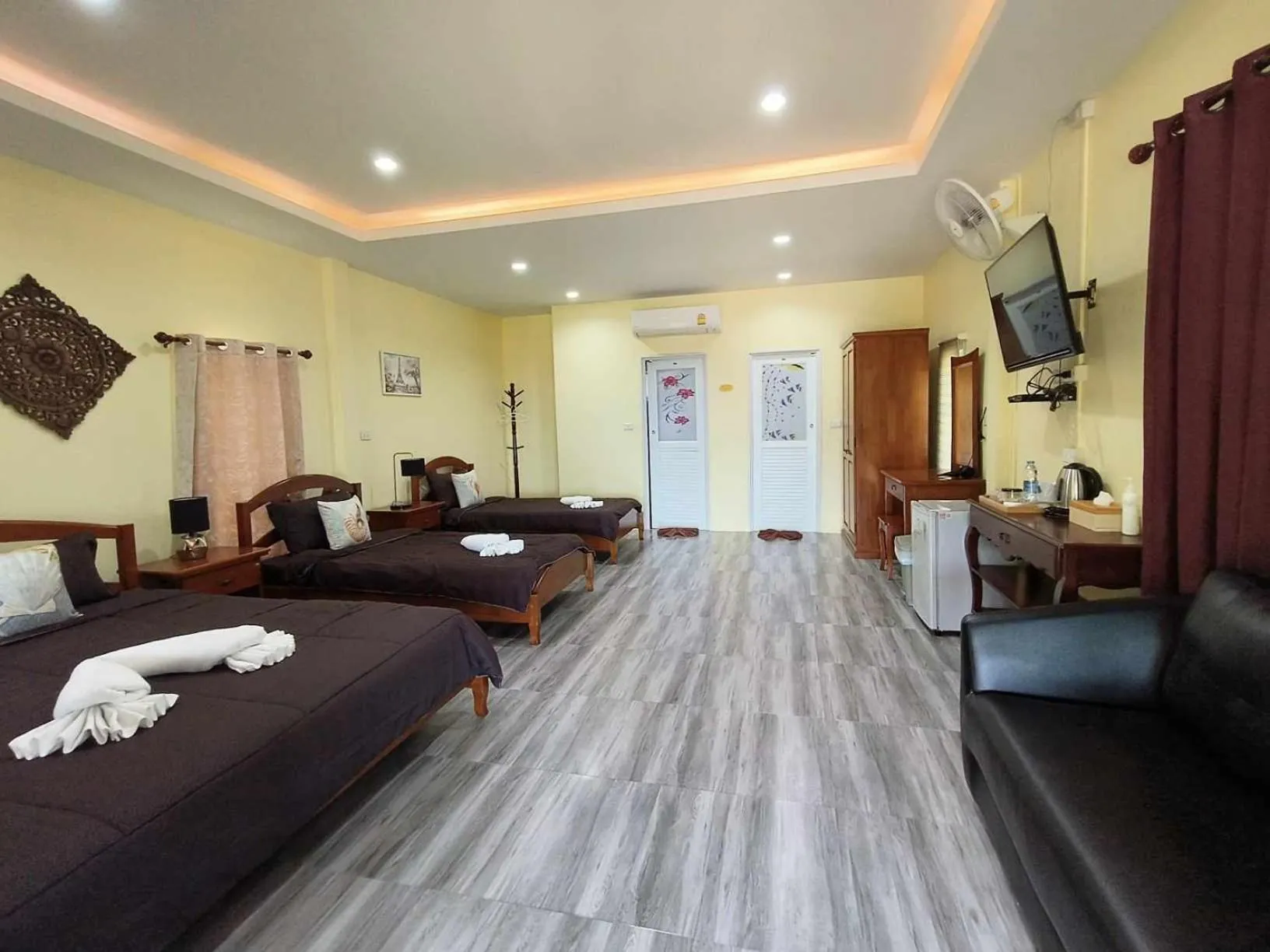 Bed in Sunrise Beach Kohyao Resort