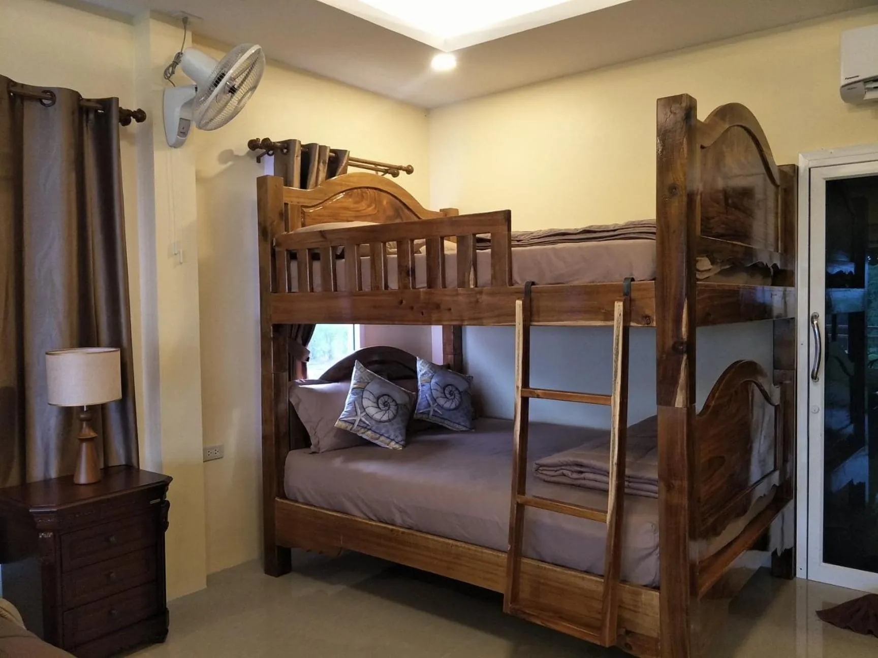 Bed in Sunrise Beach Kohyao Resort