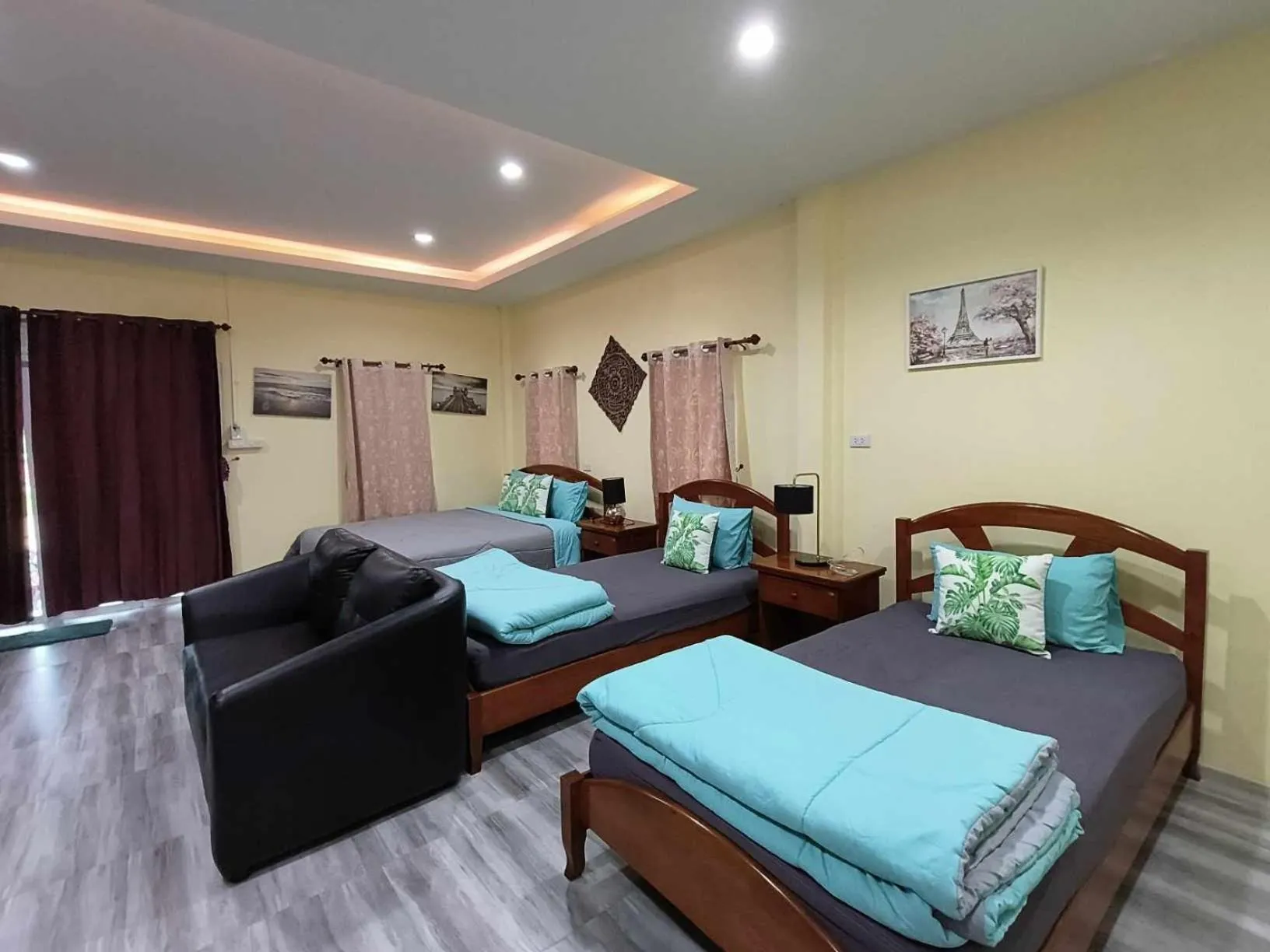 Bed in Sunrise Beach Kohyao Resort