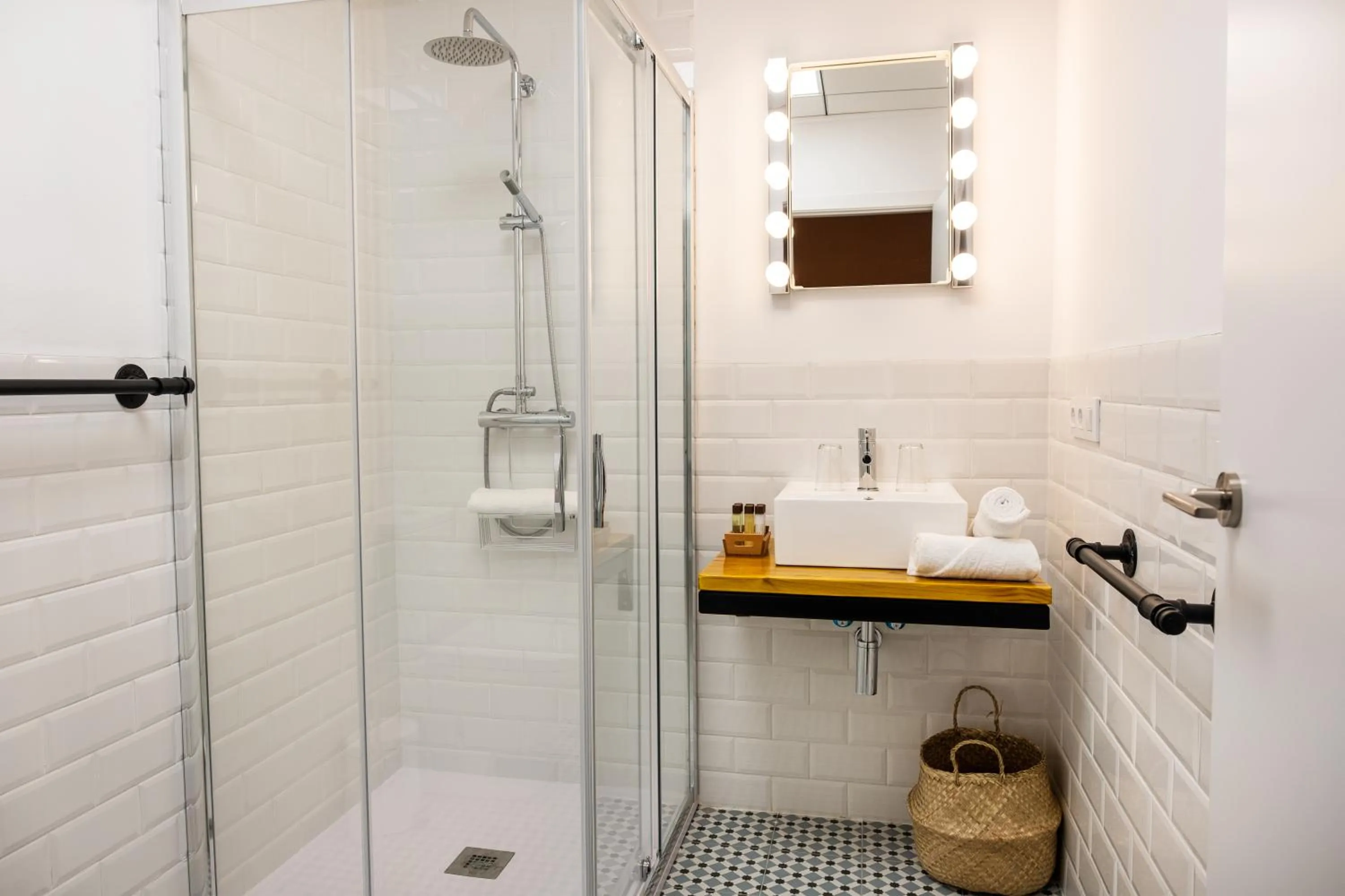 Bathroom in GOMEZ ROOMS