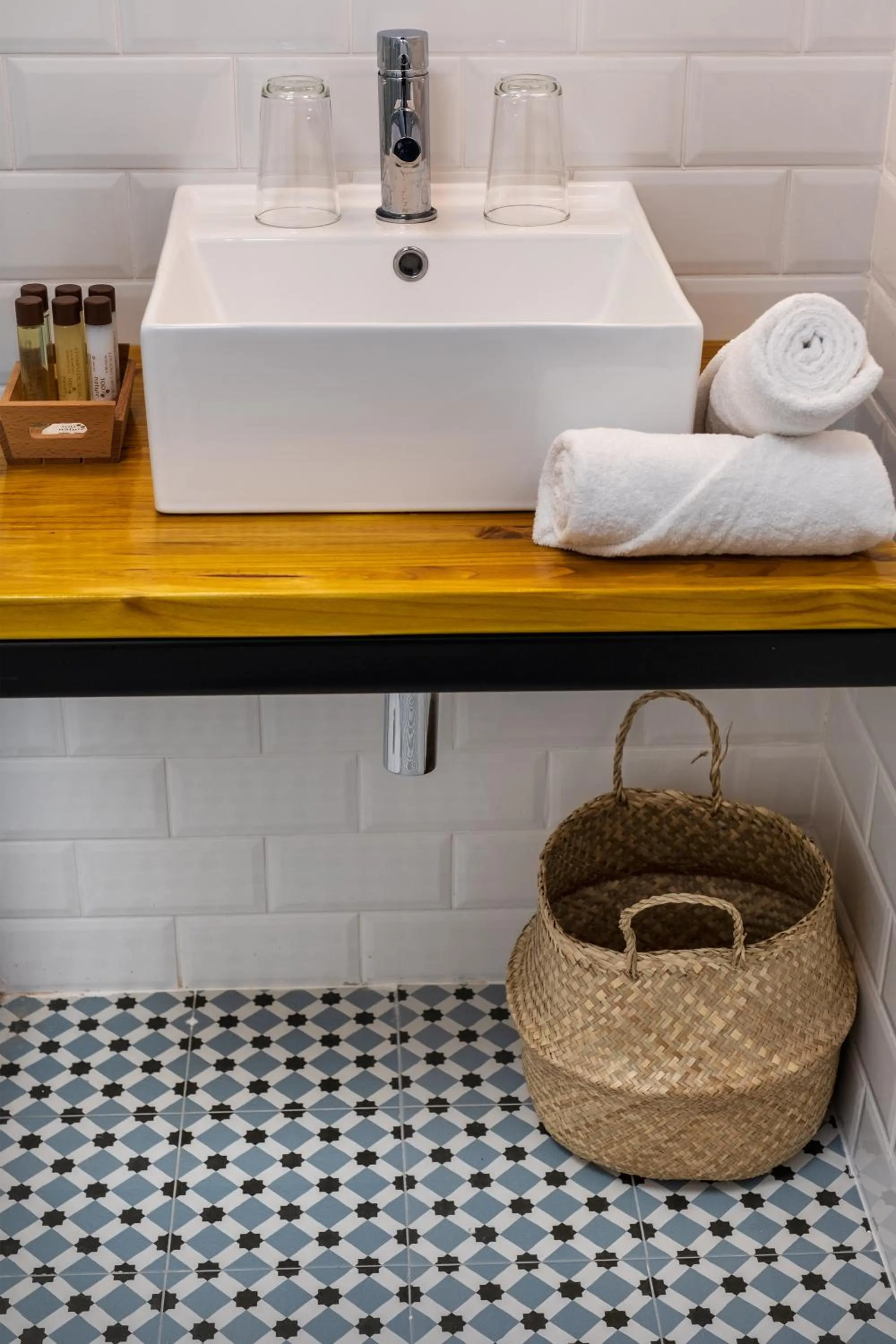 Bathroom in GOMEZ ROOMS
