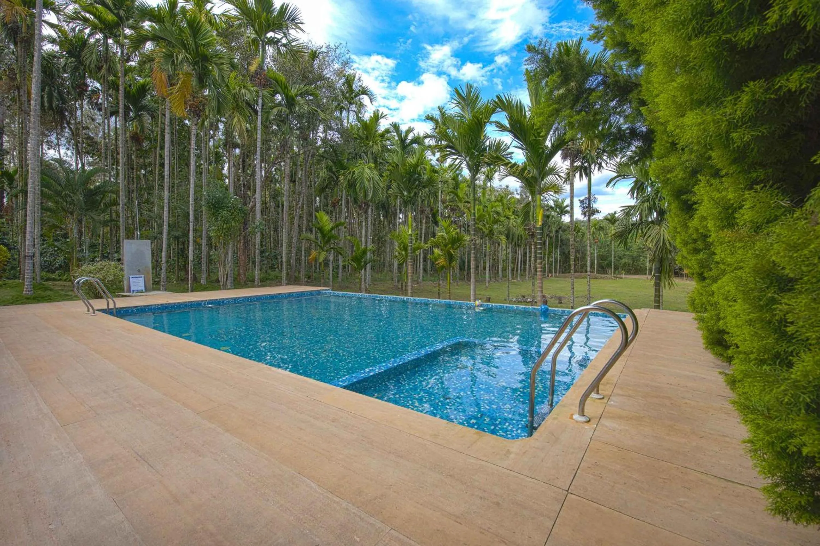 Swimming pool in StayVista at Tall Silver with Infinity Pool & Breakfast -2BR