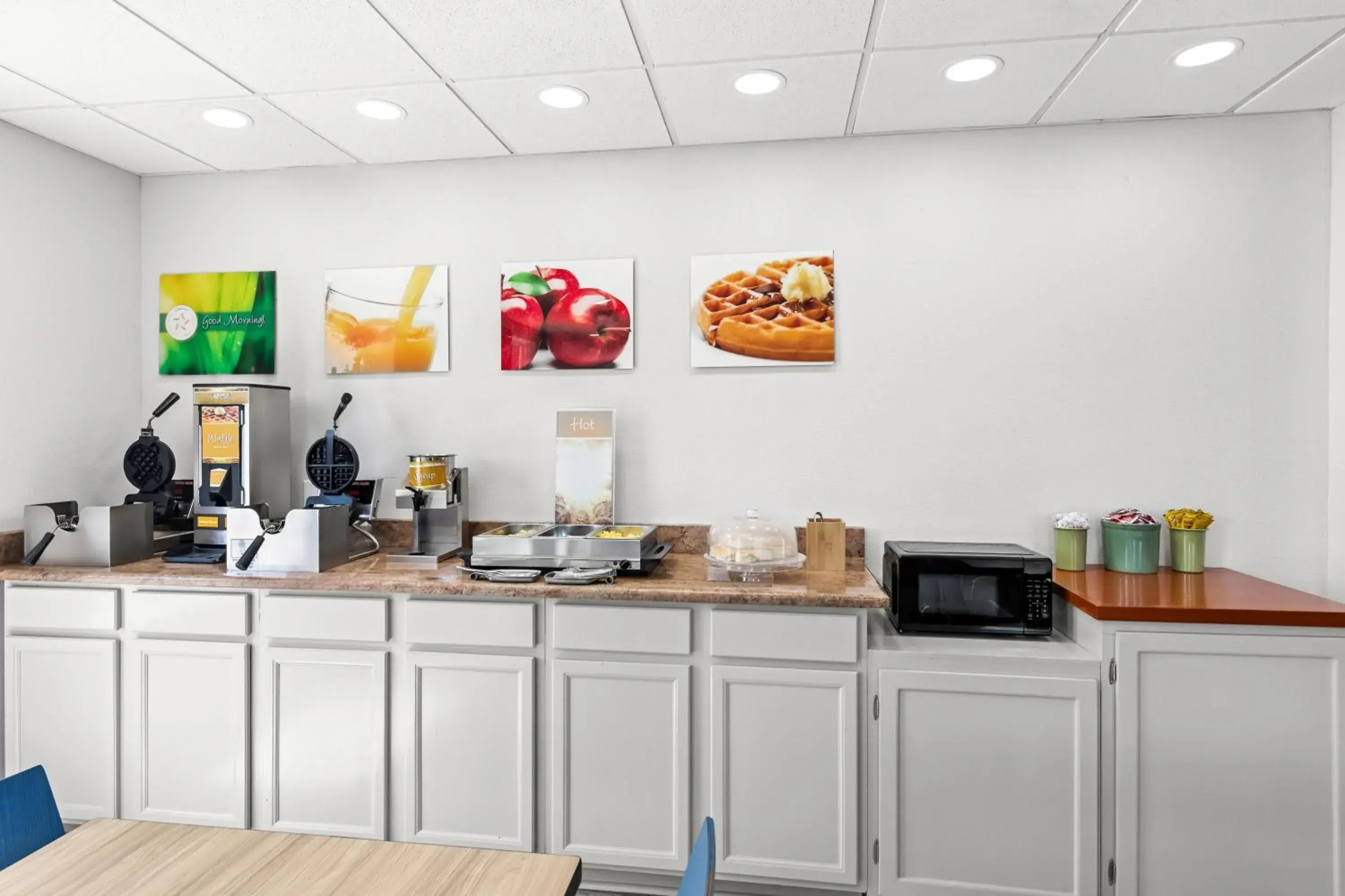 Breakfast in Quality Inn Bastrop Breakfast in Quality Inn Bastrop