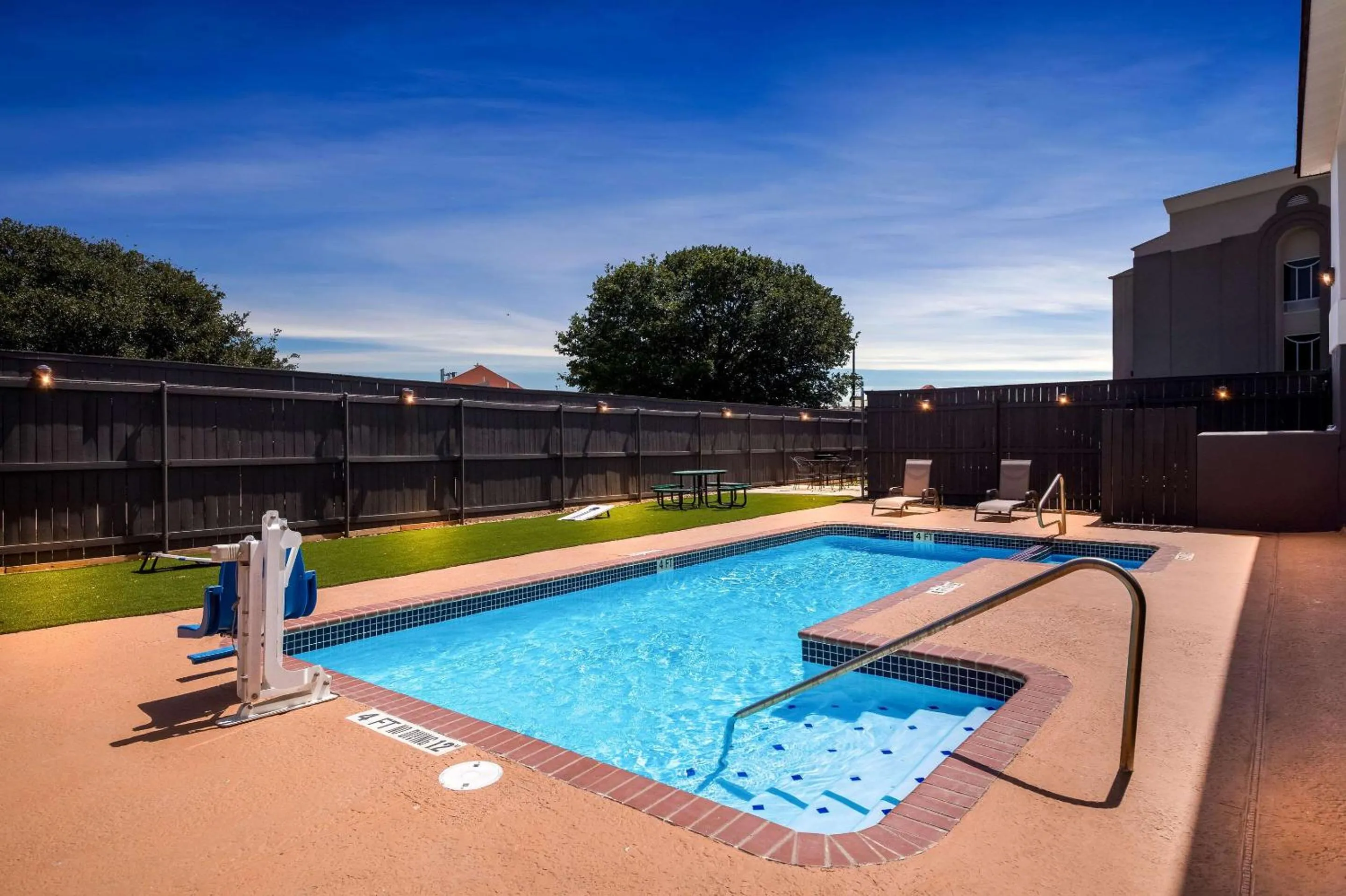 Swimming pool in Quality Inn Bastrop
