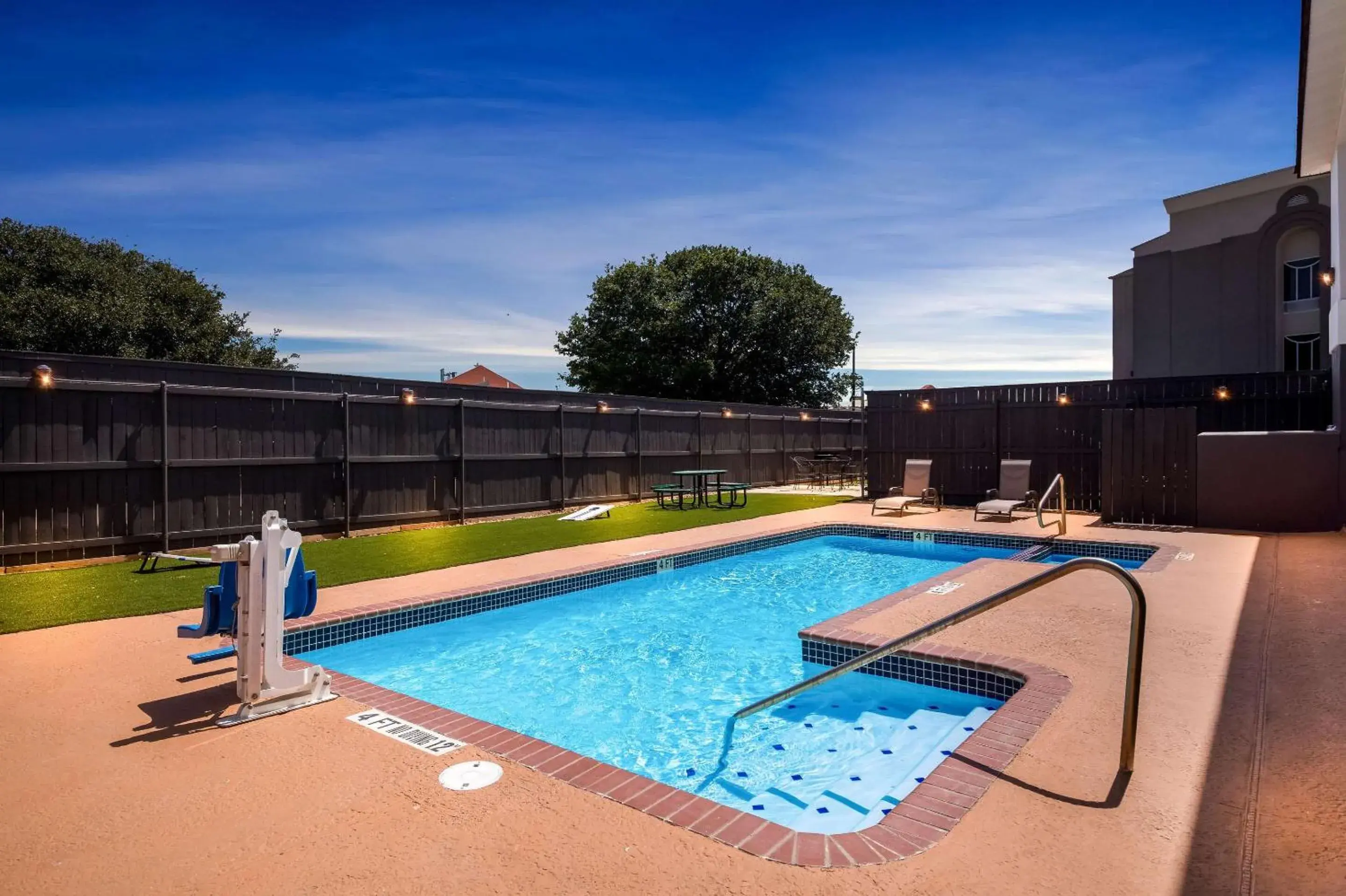 Swimming pool in Quality Inn Bastrop Swimming pool in Quality Inn Bastrop