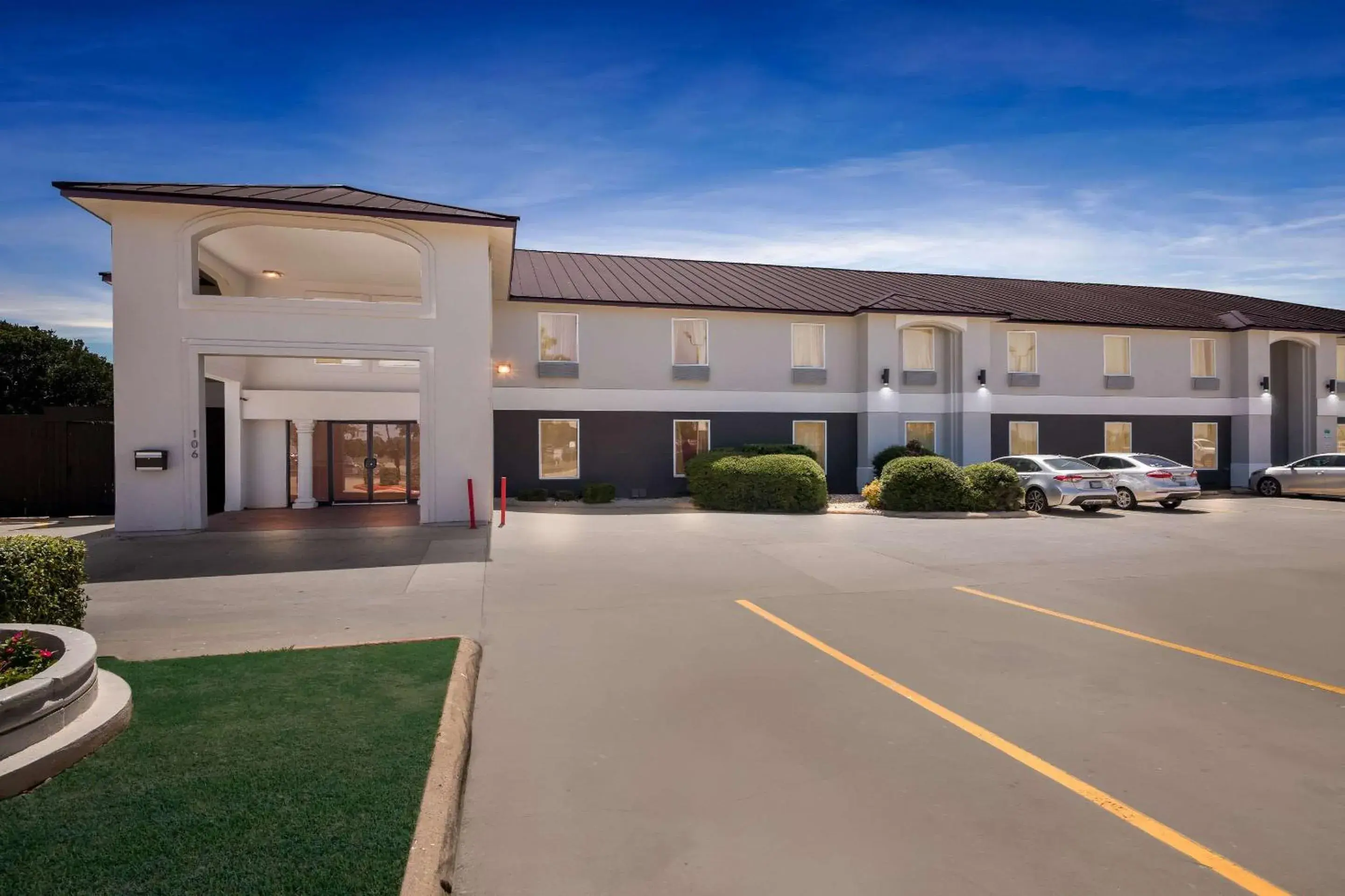 Property building in Quality Inn Bastrop Property building in Quality Inn Bastrop