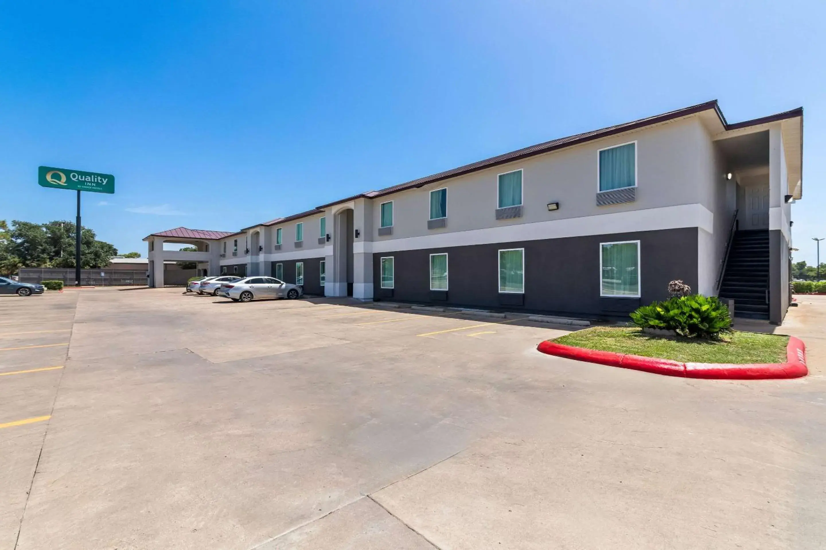 Property building in Quality Inn Bastrop Property building in Quality Inn Bastrop