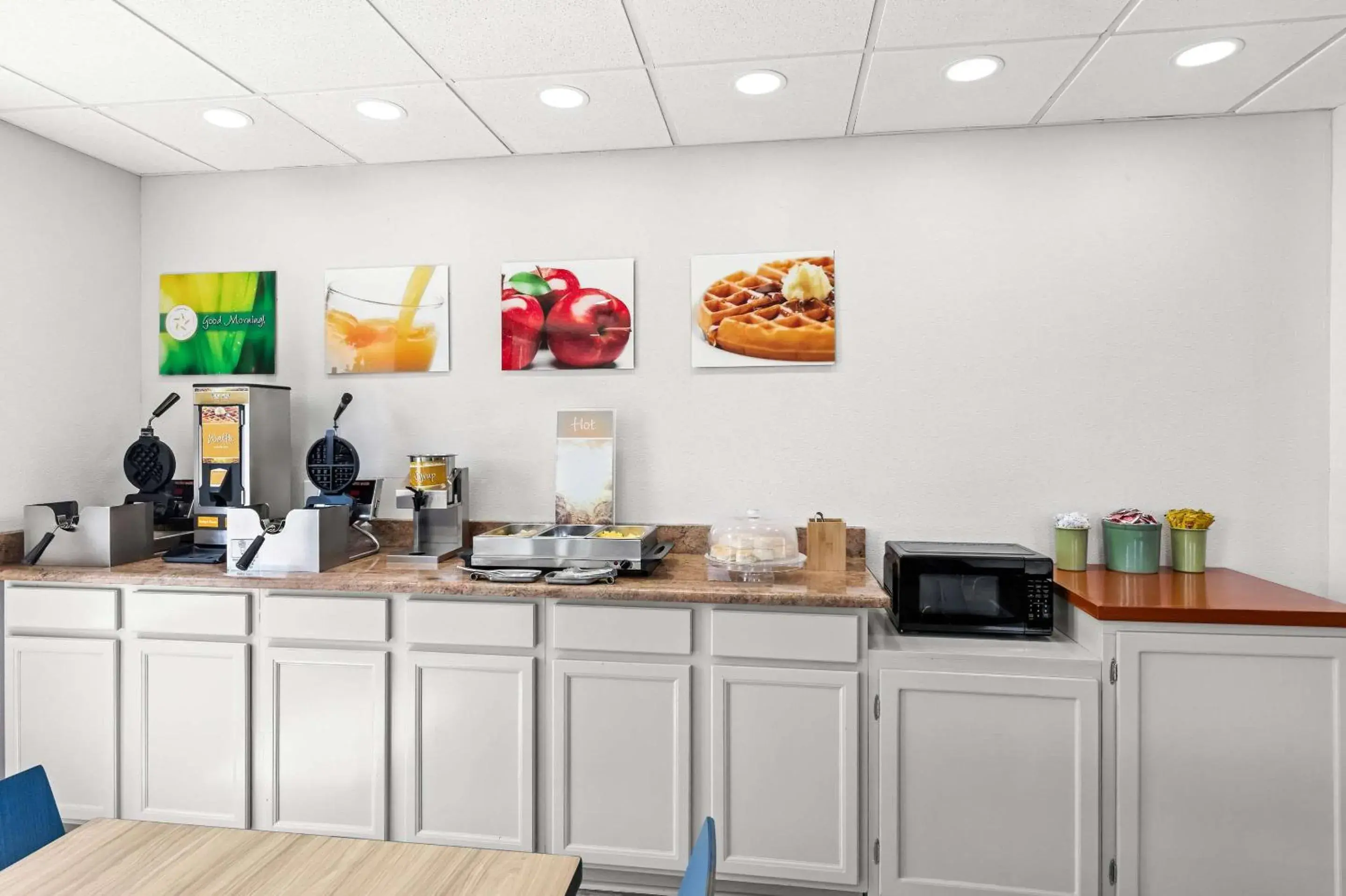 Breakfast in Quality Inn Bastrop Breakfast in Quality Inn Bastrop