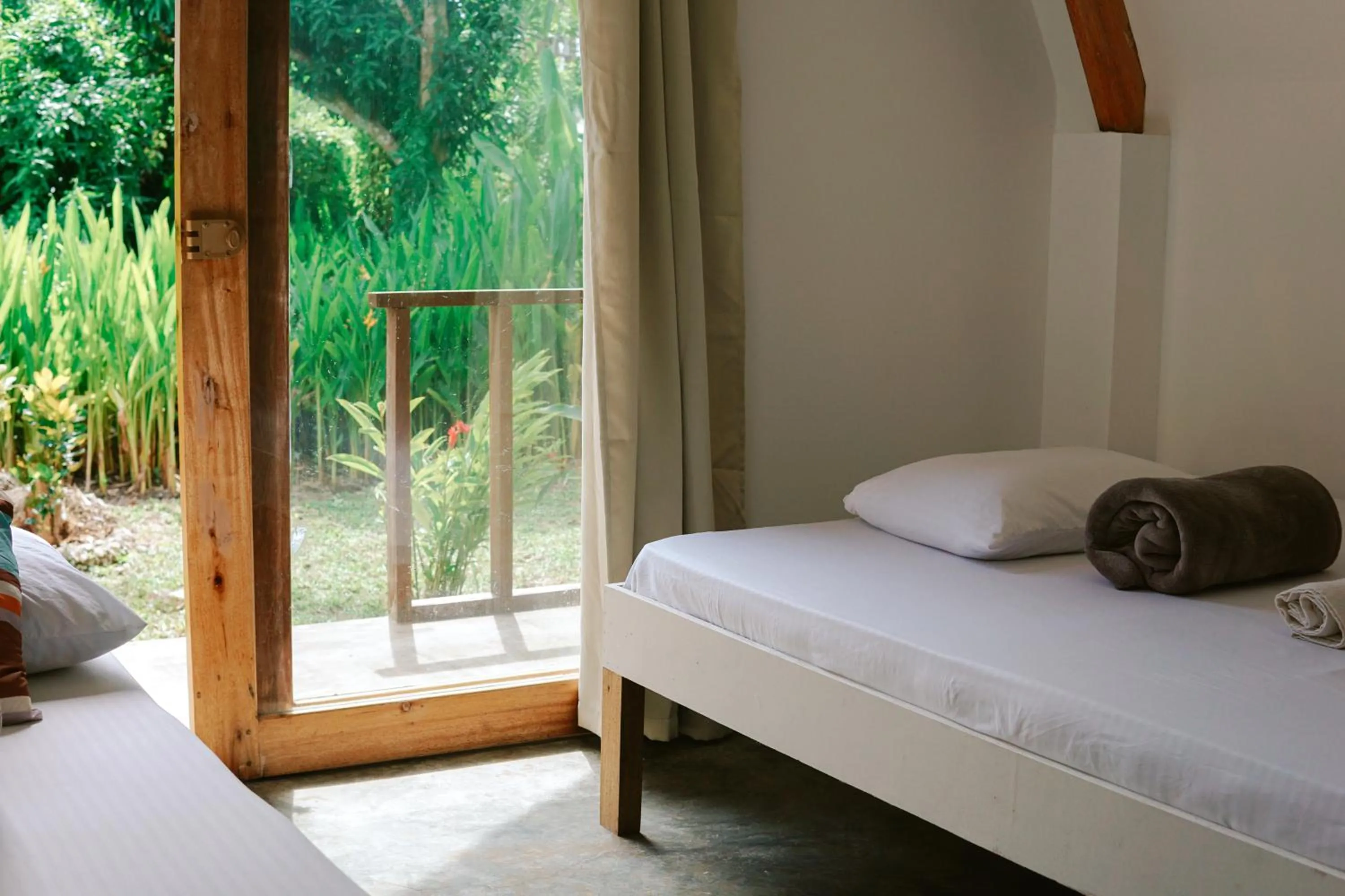 Garden view, Bed in Triangle Palms Siargao