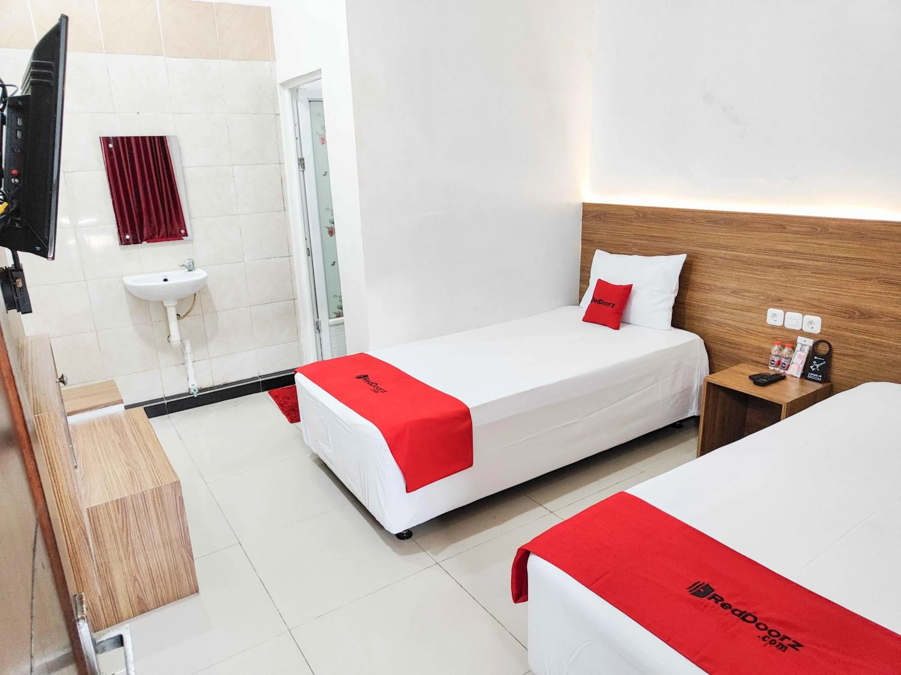 Bedroom, Bed in RedDoorz near Prambanan Temple