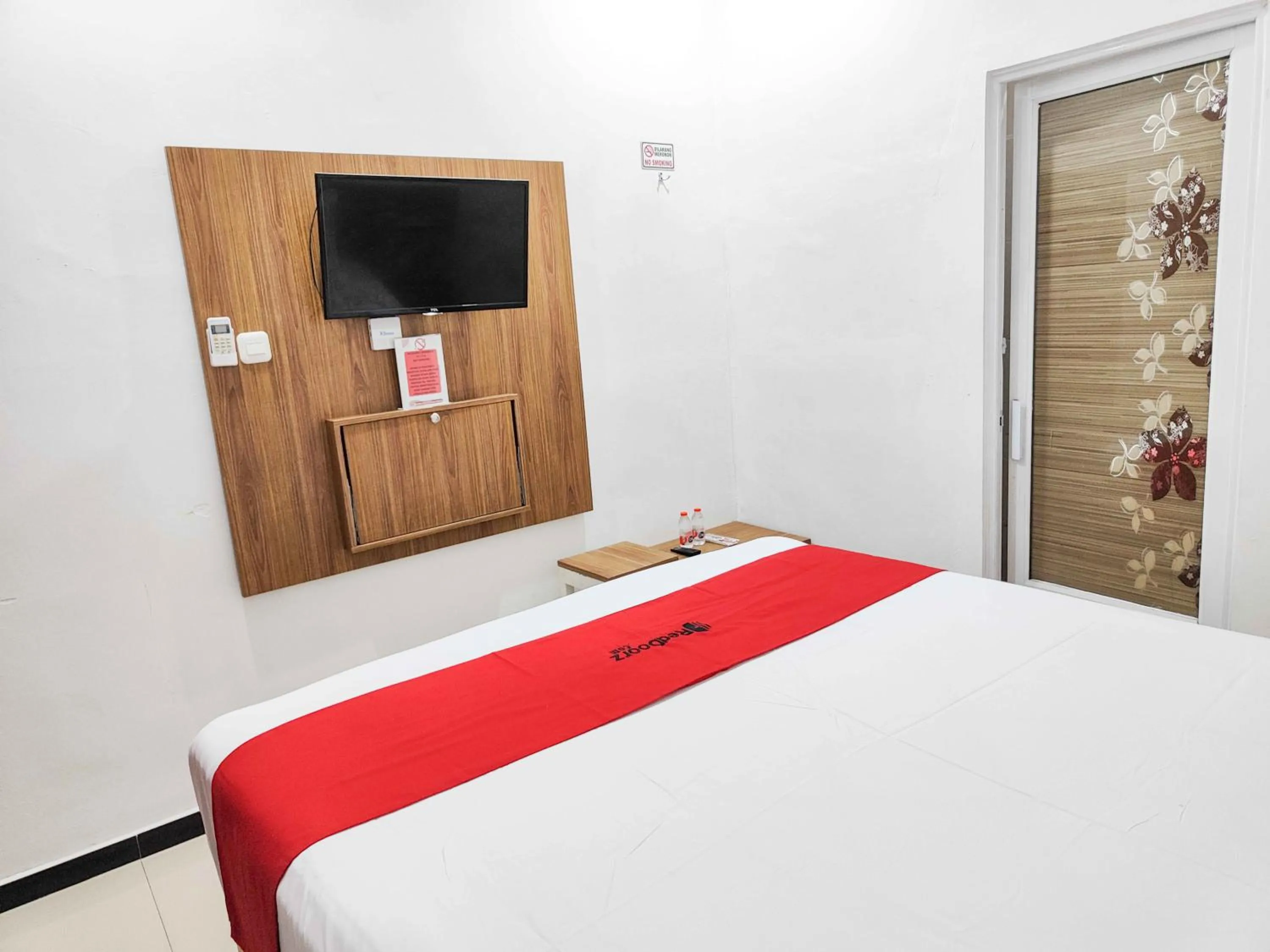 Bedroom, Bed in RedDoorz near Prambanan Temple