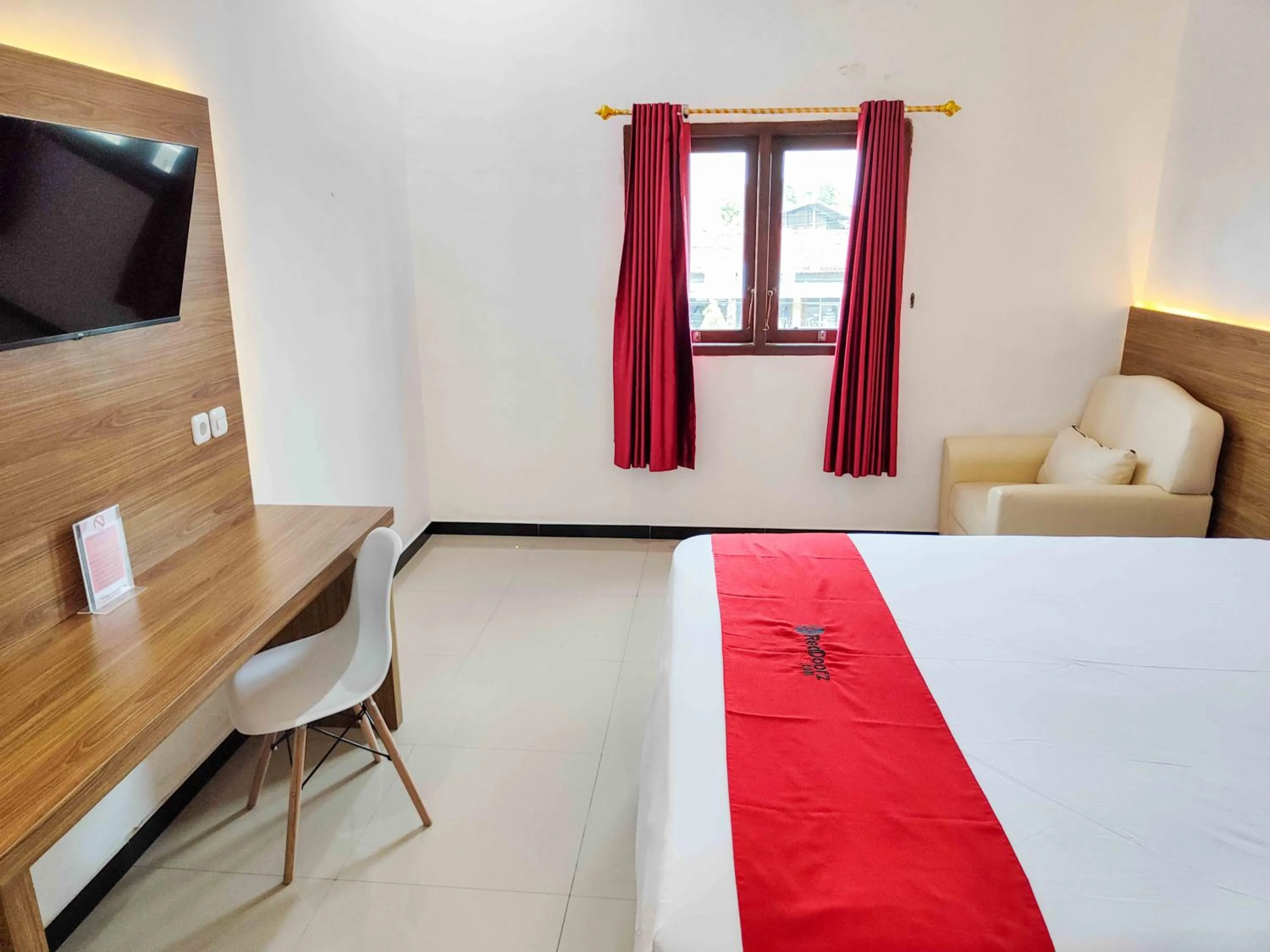 Bedroom, Bed in RedDoorz near Prambanan Temple