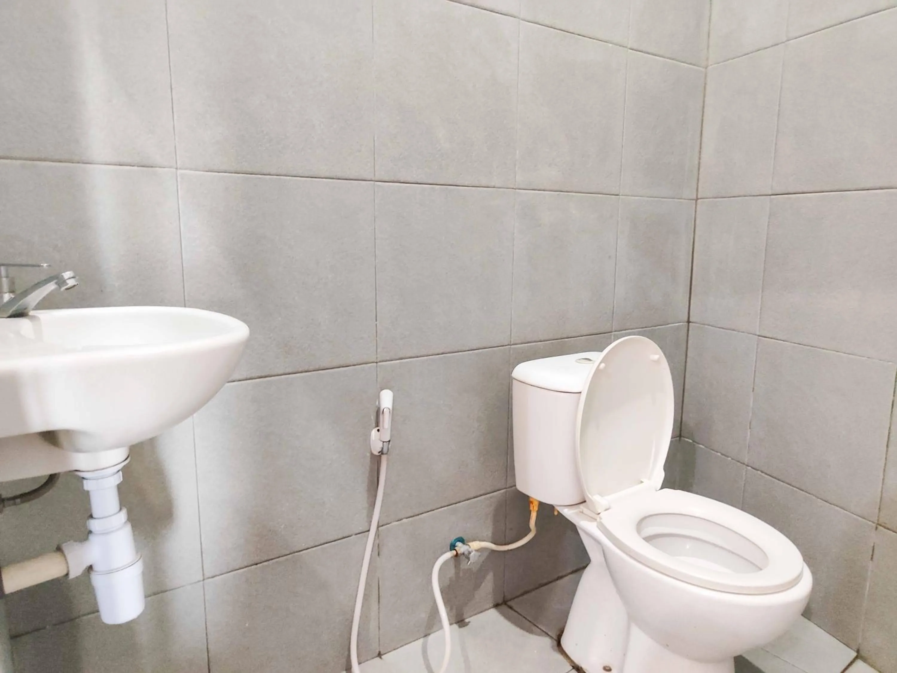 Bathroom in RedDoorz near Prambanan Temple