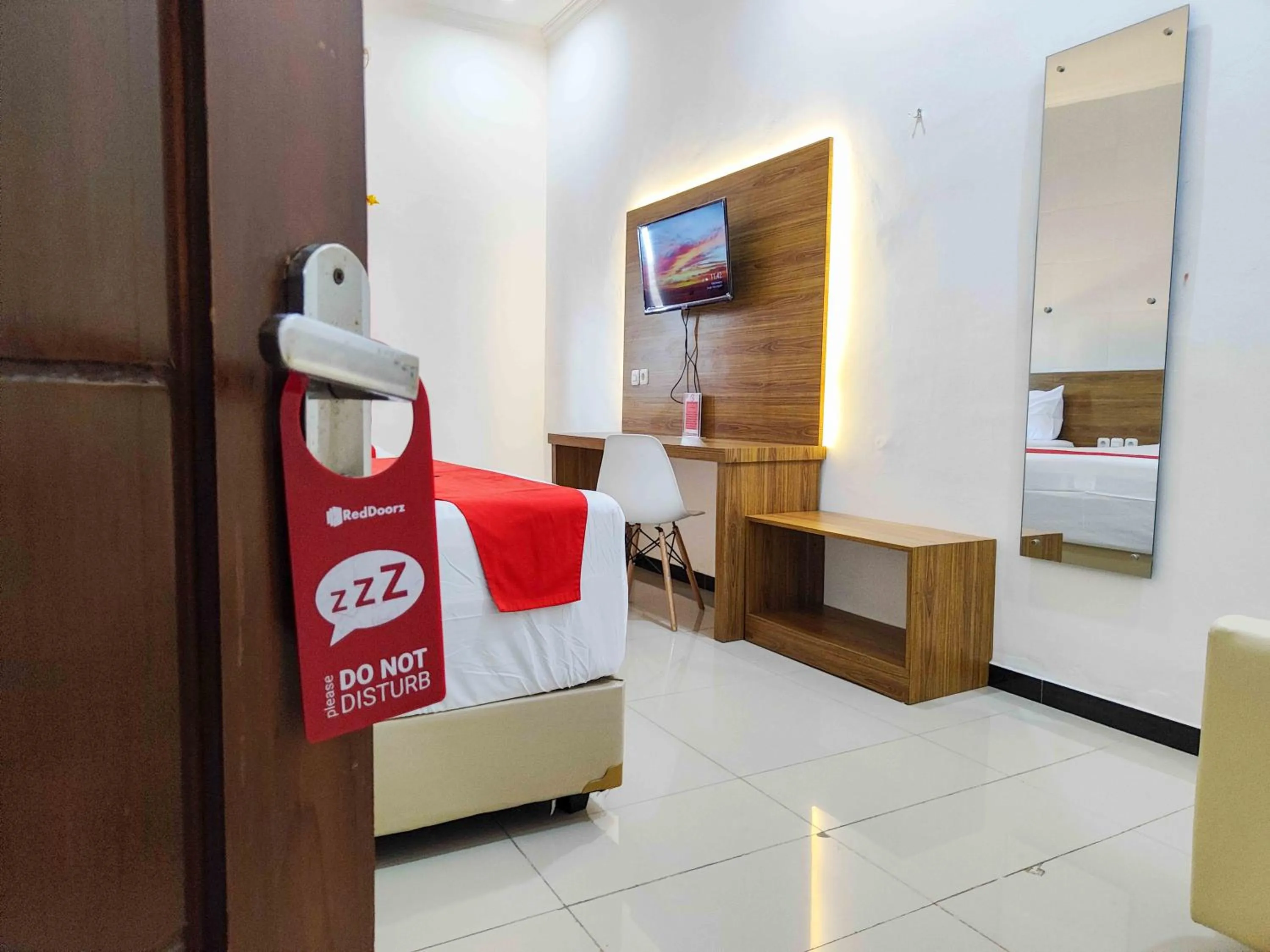 Bedroom, Bed in RedDoorz near Prambanan Temple