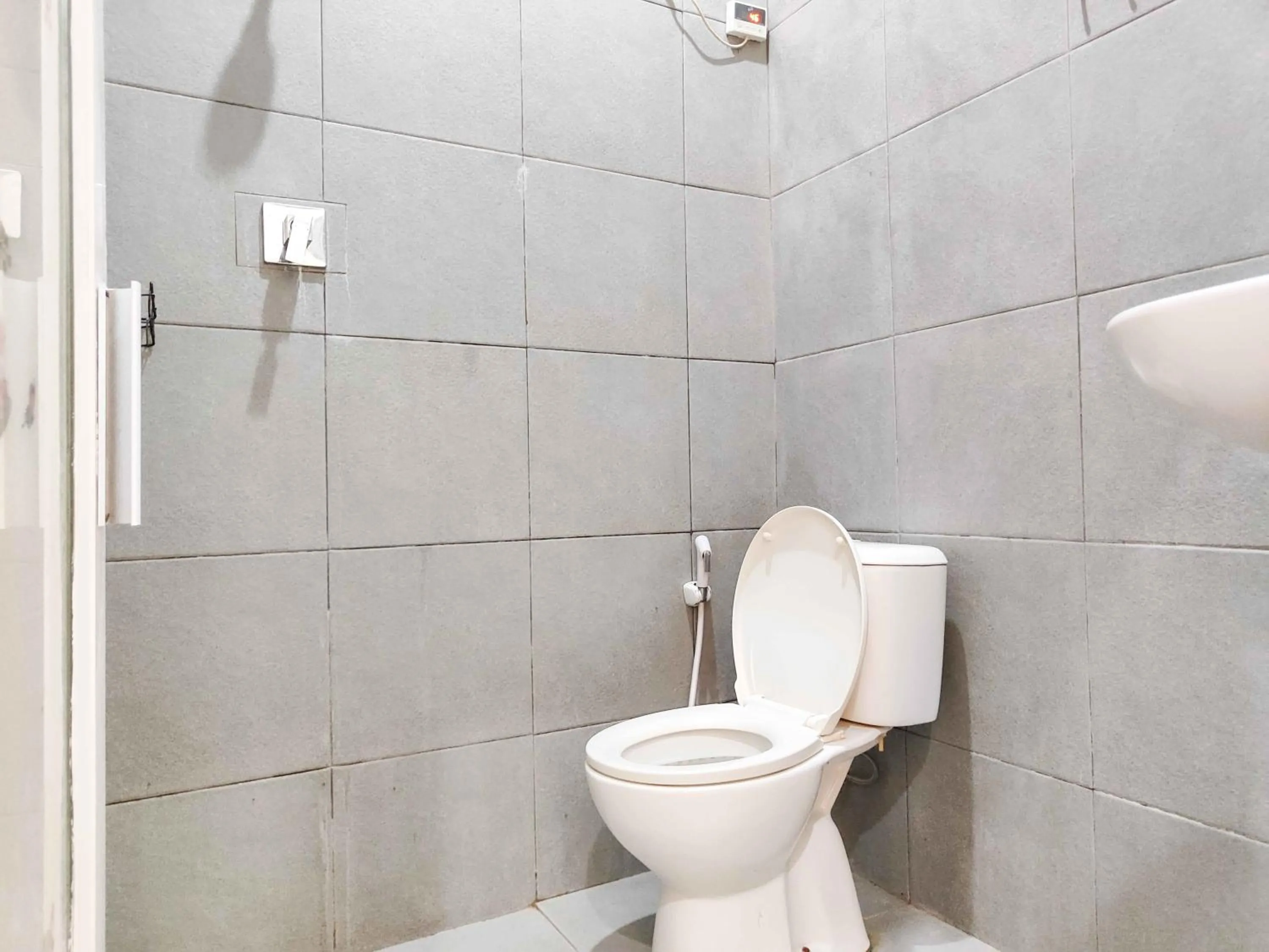 Bathroom in RedDoorz near Prambanan Temple