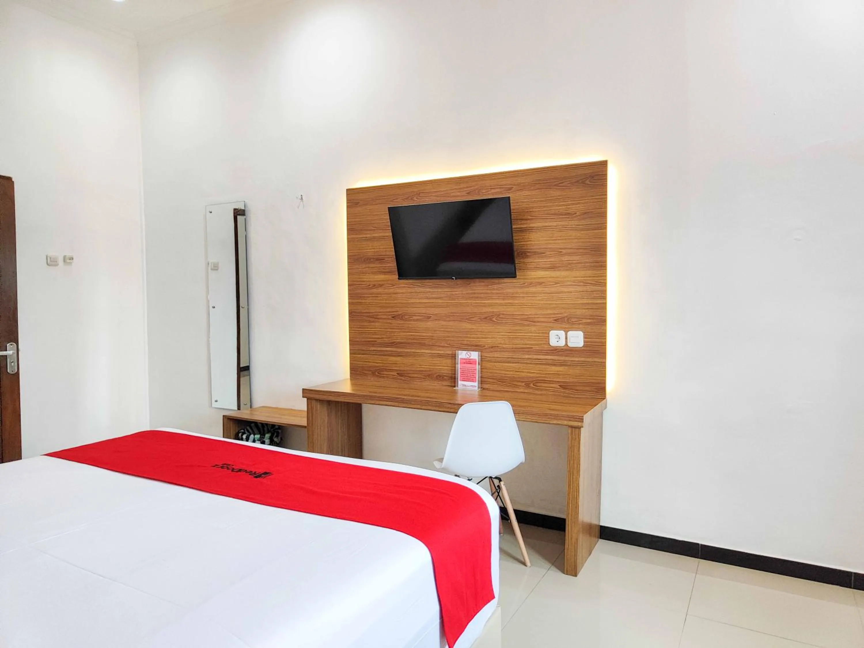 Bedroom, Bed in RedDoorz near Prambanan Temple