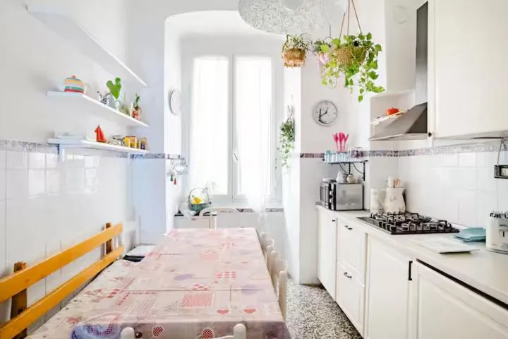 Communal kitchen in B&B Blue Home