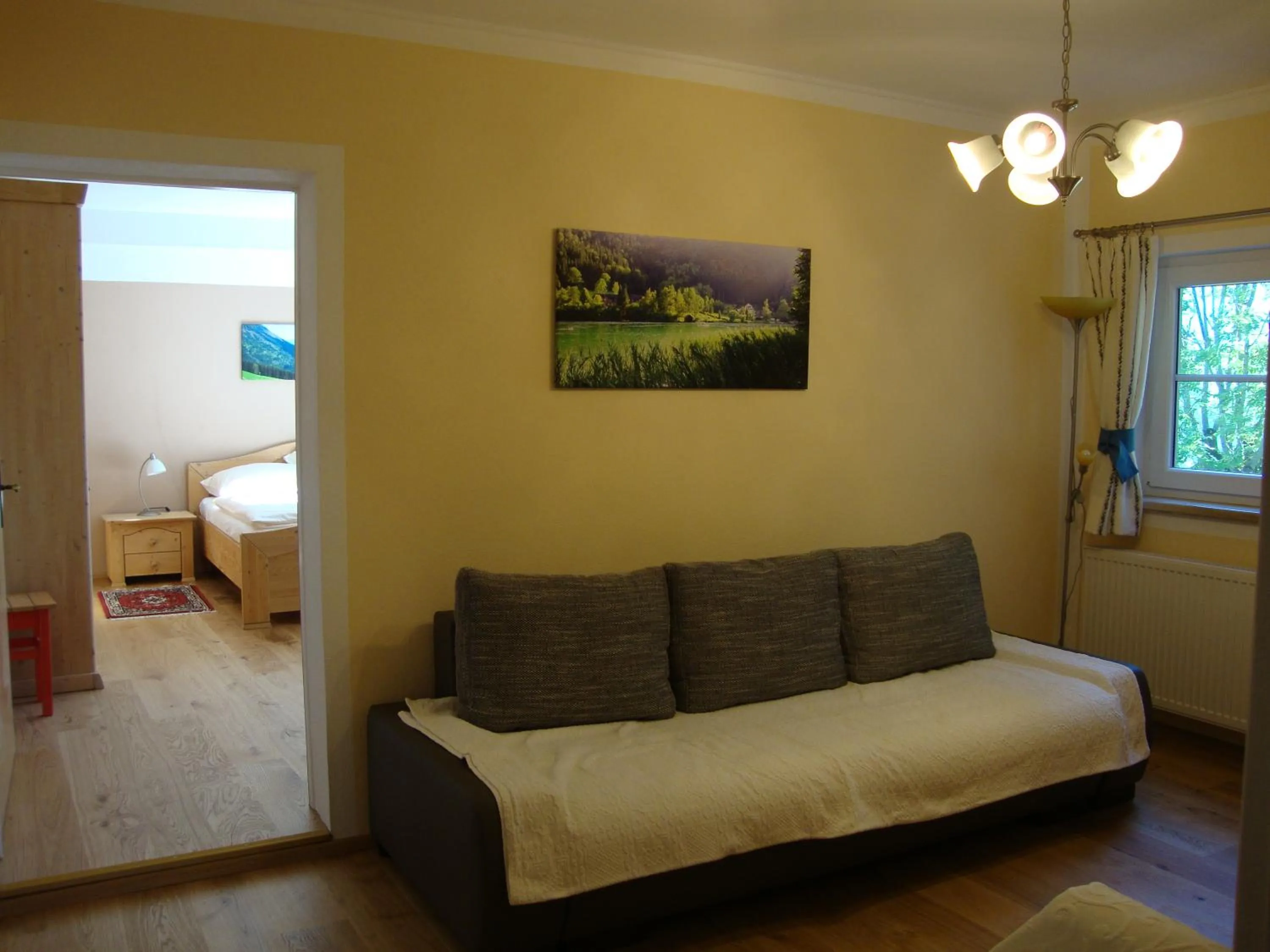 Living room, Bed in Ferienwohnung Schlögelhofer