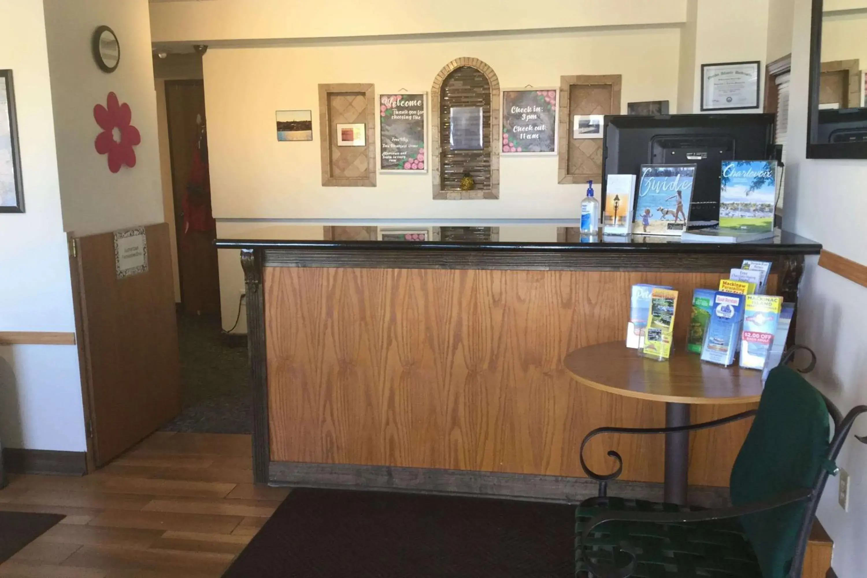 Lobby or reception in Super 8 by Wyndham Petoskey Lobby or reception in Super 8 by Wyndham Petoskey