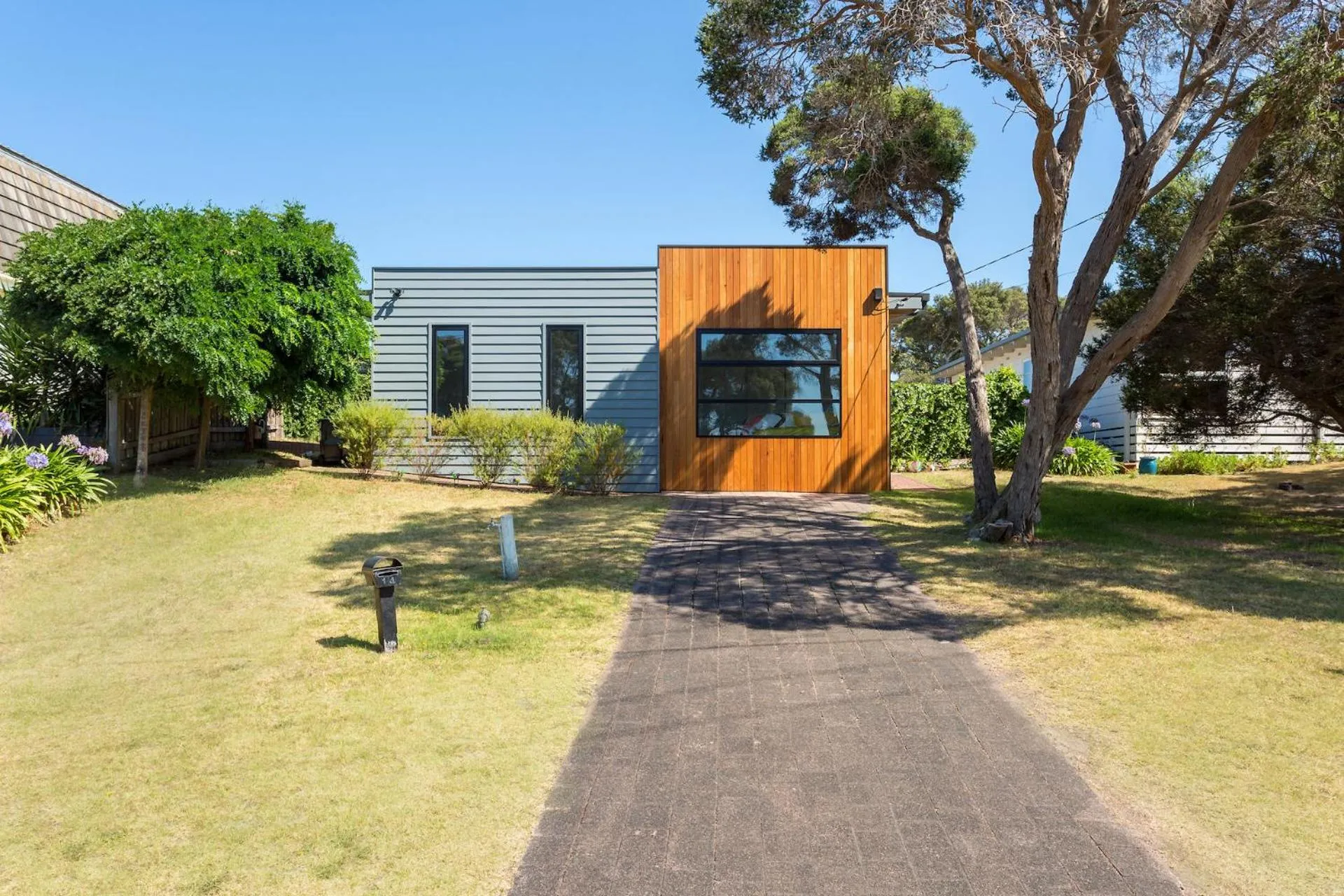At Agnes Ave: coastal views