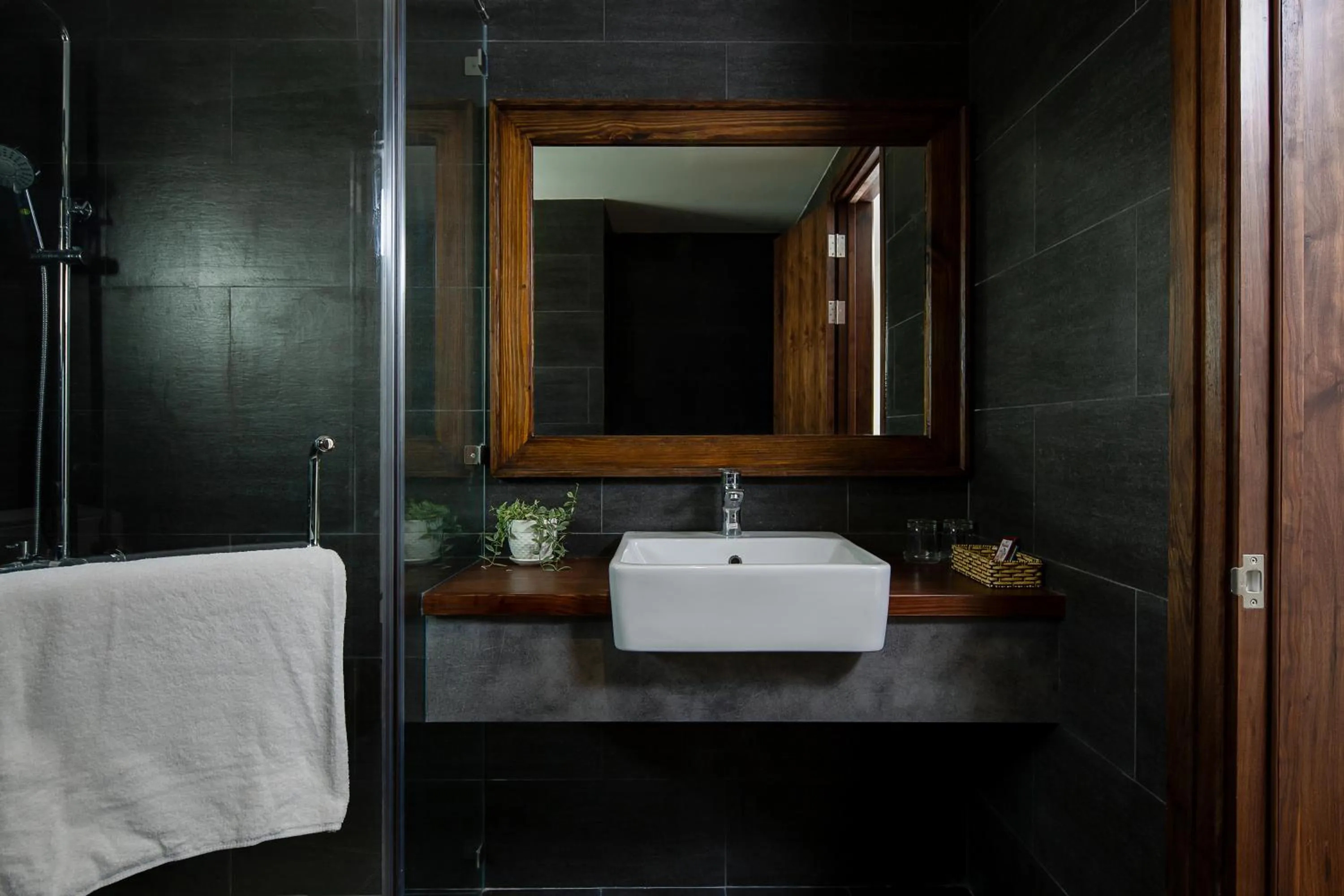 Bathroom in Tropical House Apartment Da Nang