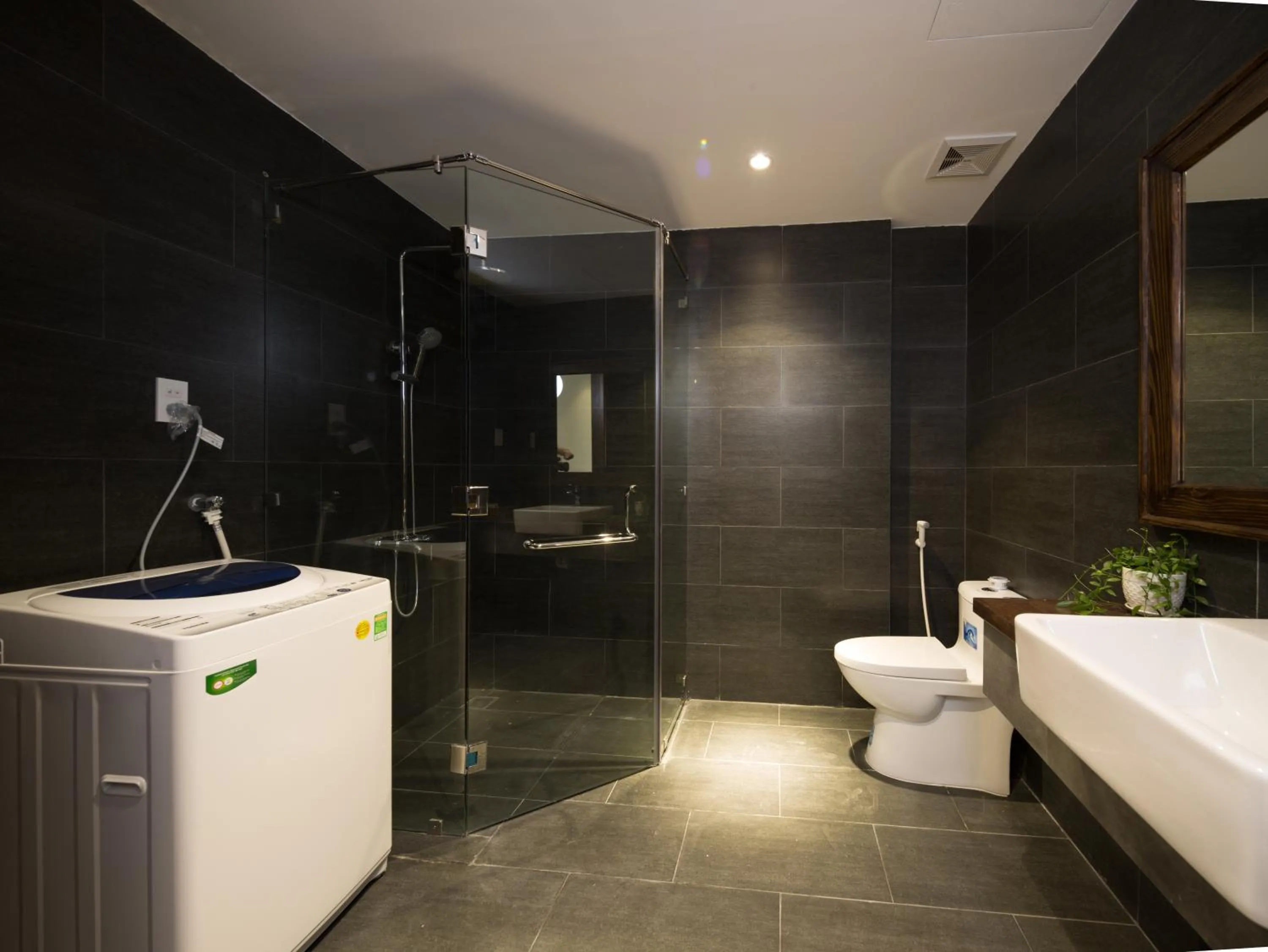 Shower in Tropical House Apartment Da Nang