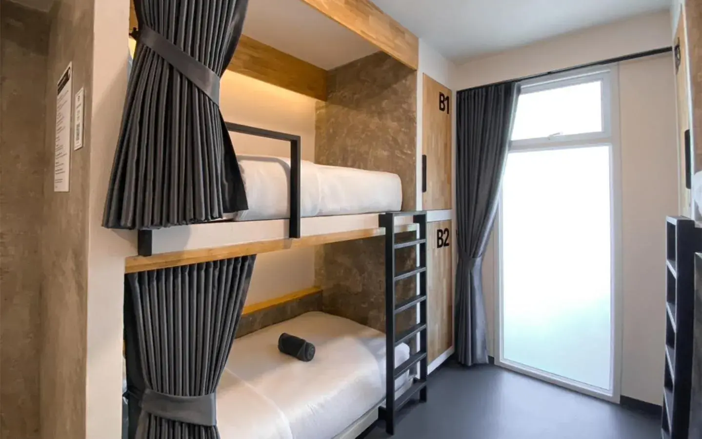 Bed in 6-Bed Mixed Dormitory Room in Sunrise Koh Tao Bed in 6-Bed Mixed Dormitory Room in Sunrise Koh Tao