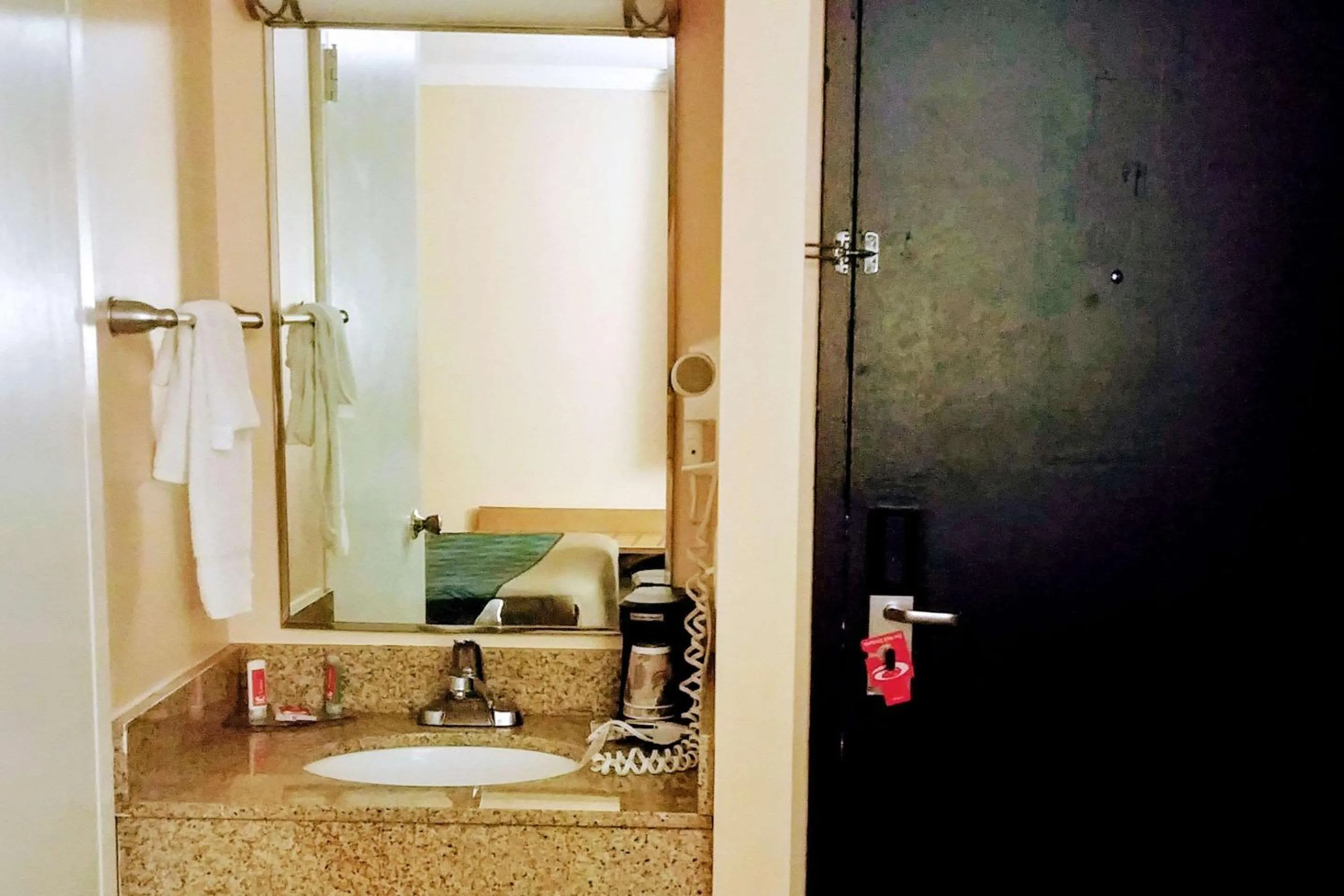 Bedroom in Econo Lodge Milldale - Southington