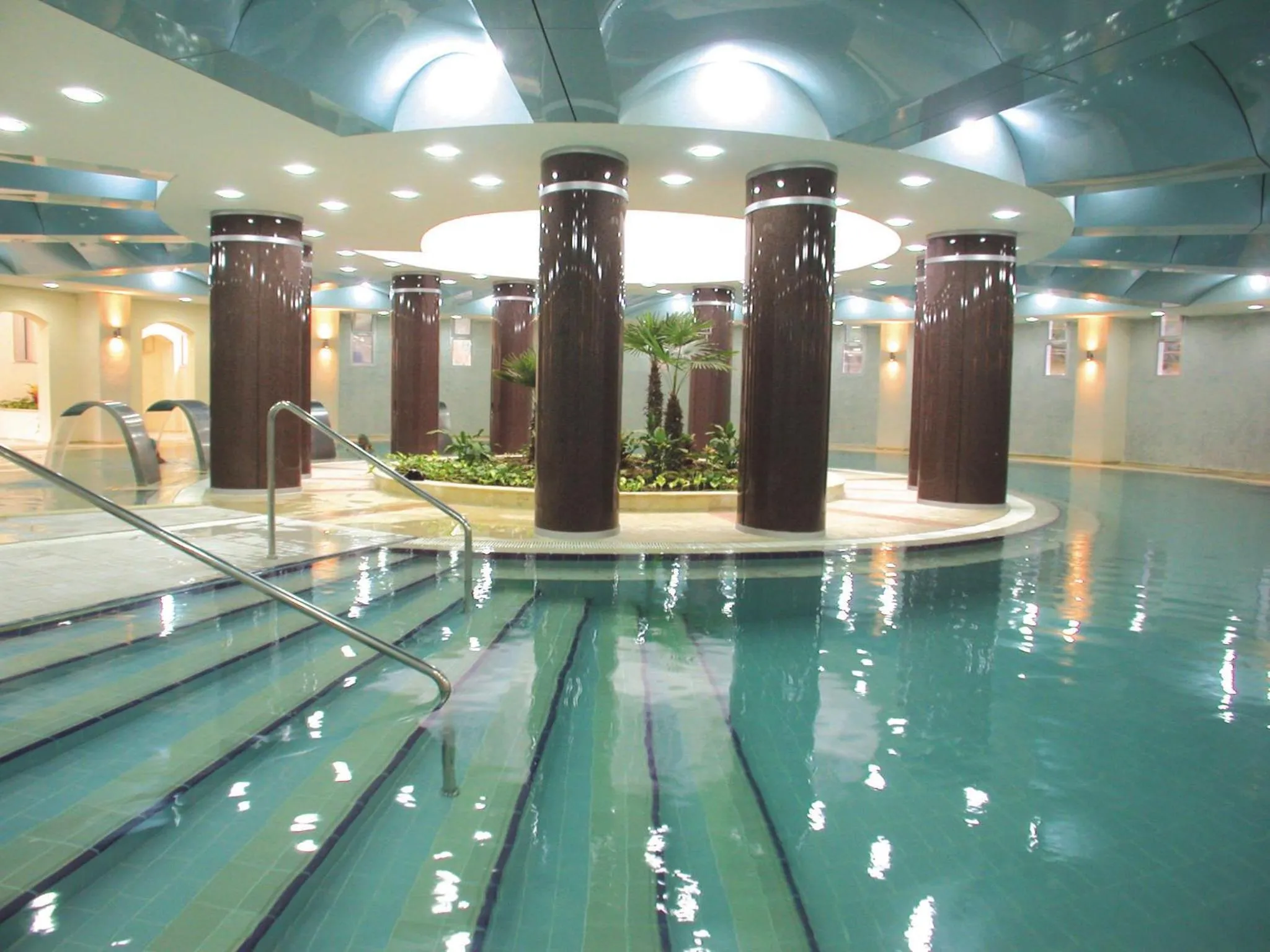 Swimming pool in Balcova Termal Hotel
