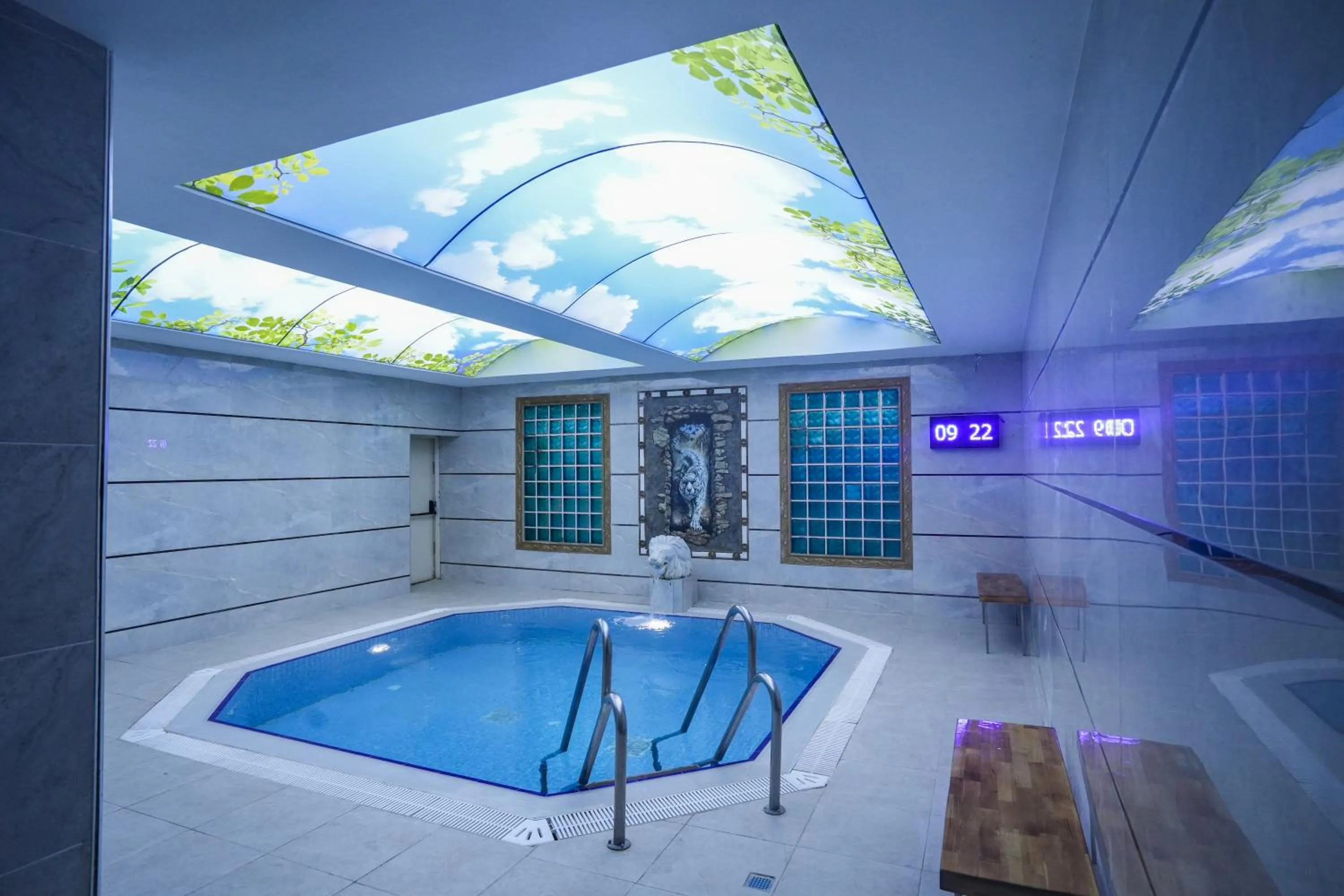 Swimming pool in Balcova Termal Hotel