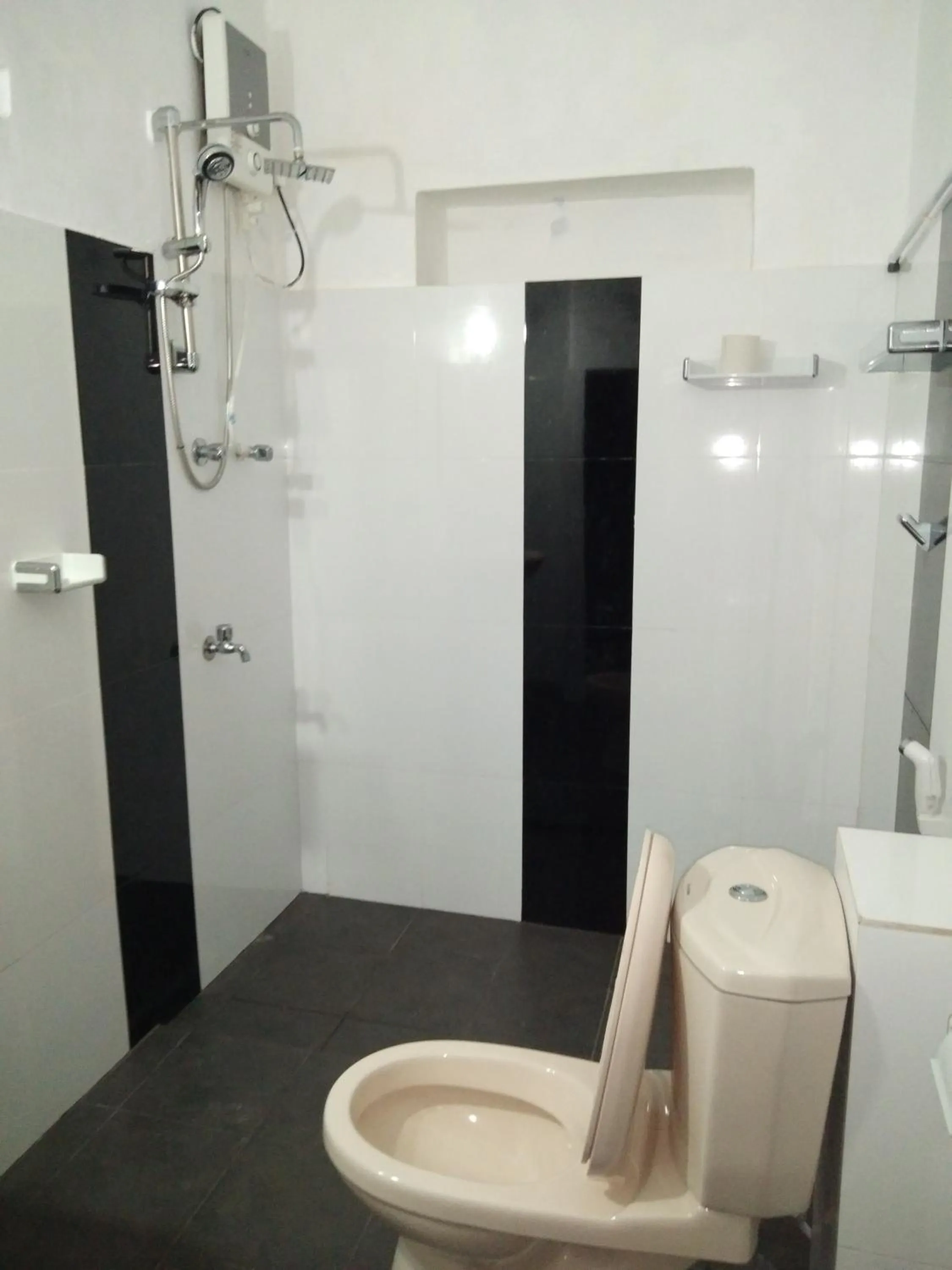 Bathroom in New SeaSide Inn Hikkaduwa