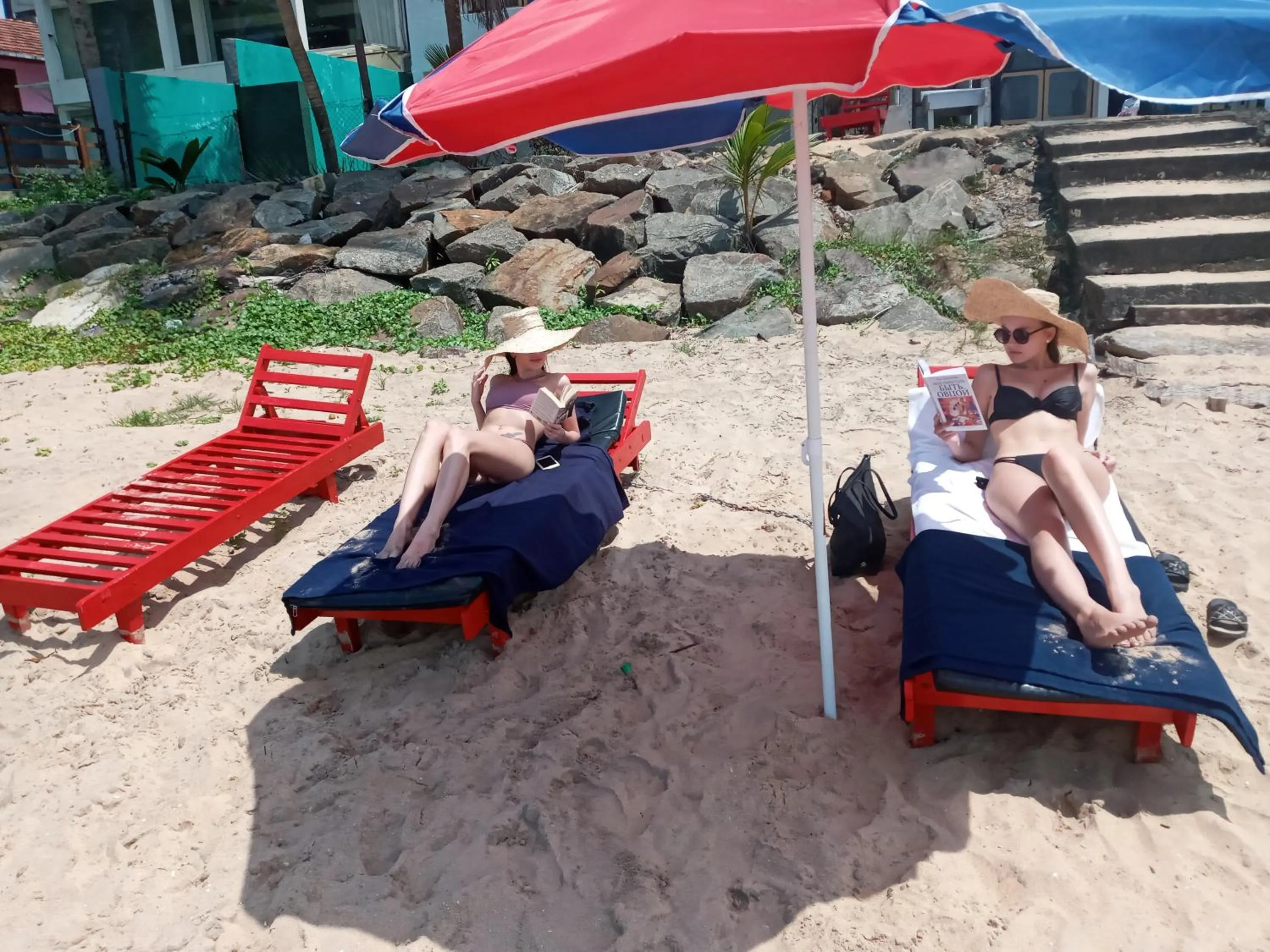 sunbed in New SeaSide Inn Hikkaduwa