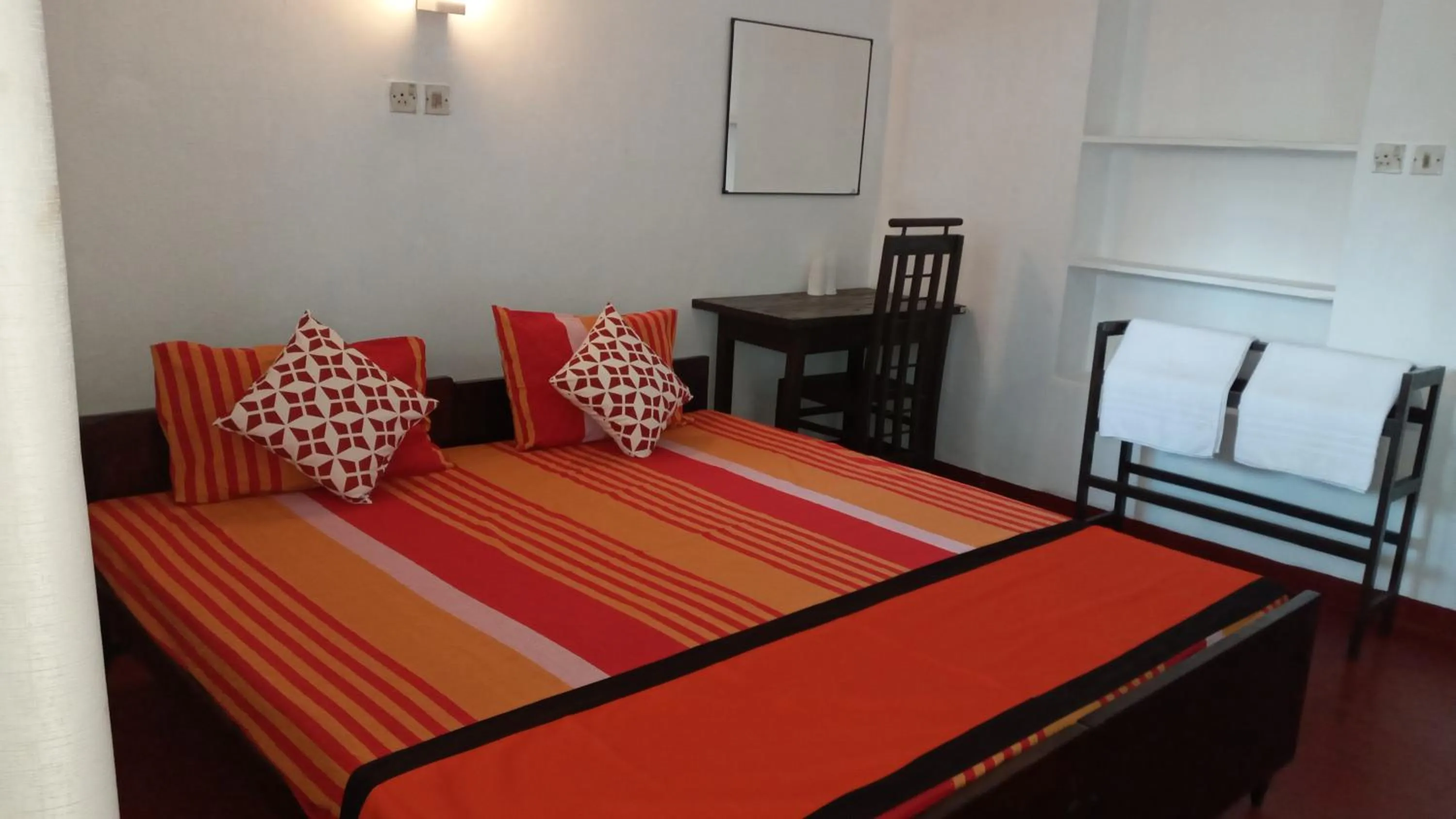 Bedroom, Bed in New SeaSide Inn Hikkaduwa