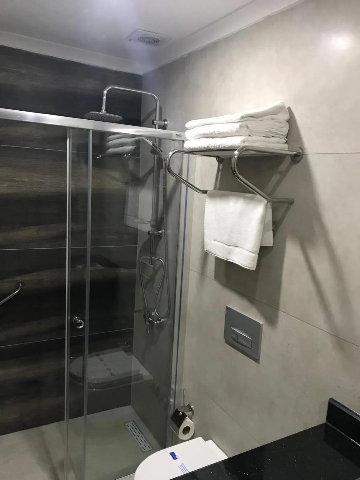 Shower in NEHİR HOTEL KEŞAN
