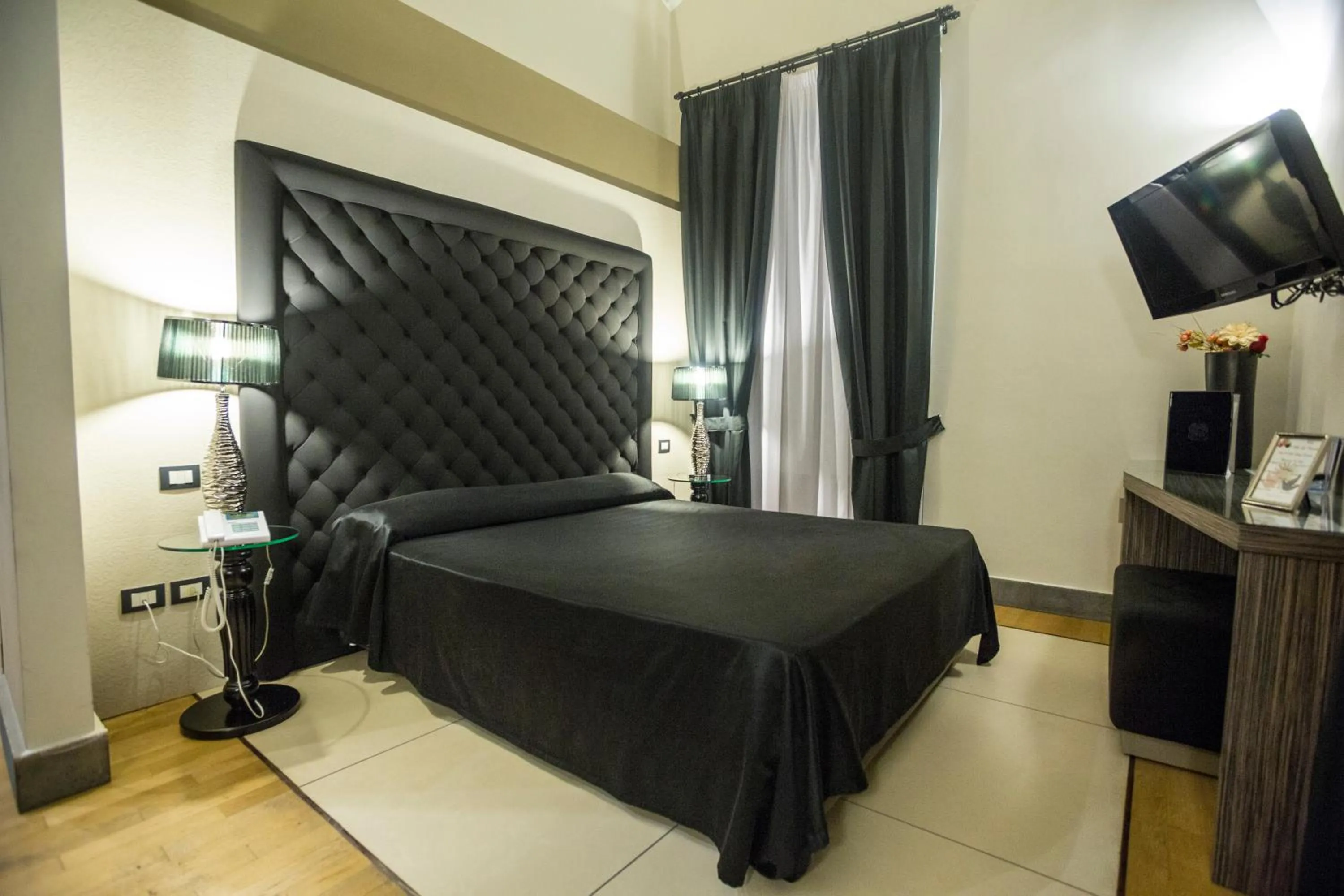 Photo of the whole room, Bed in Hotel Villa La Colombaia